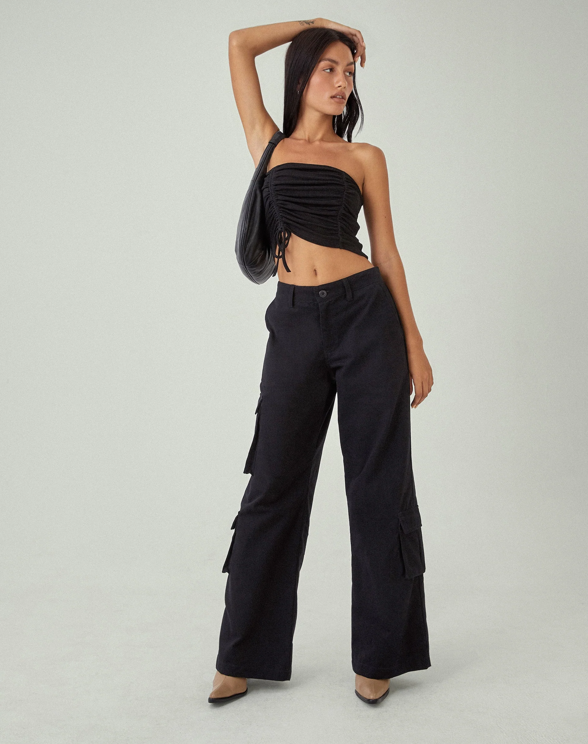 MOTEL X JACQUIE Shan Hose mit weitem Bein in Schwarz - Image 2