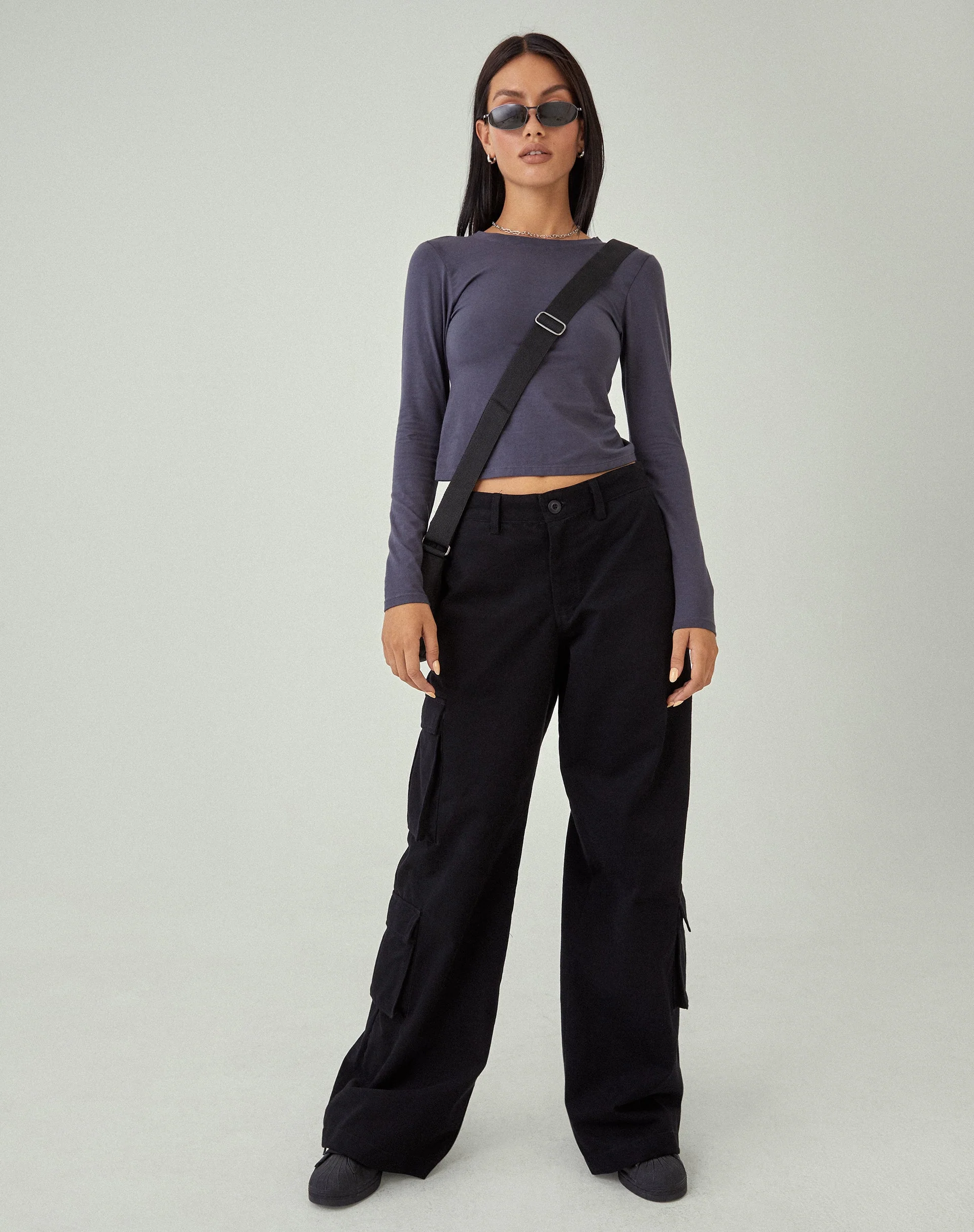 MOTEL X JACQUIE Shan Hose mit weitem Bein in Schwarz - Image 5