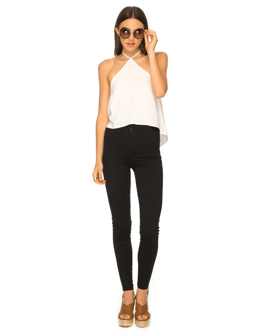 Shea Halter Swing Crop Top in Weiß - Image 2