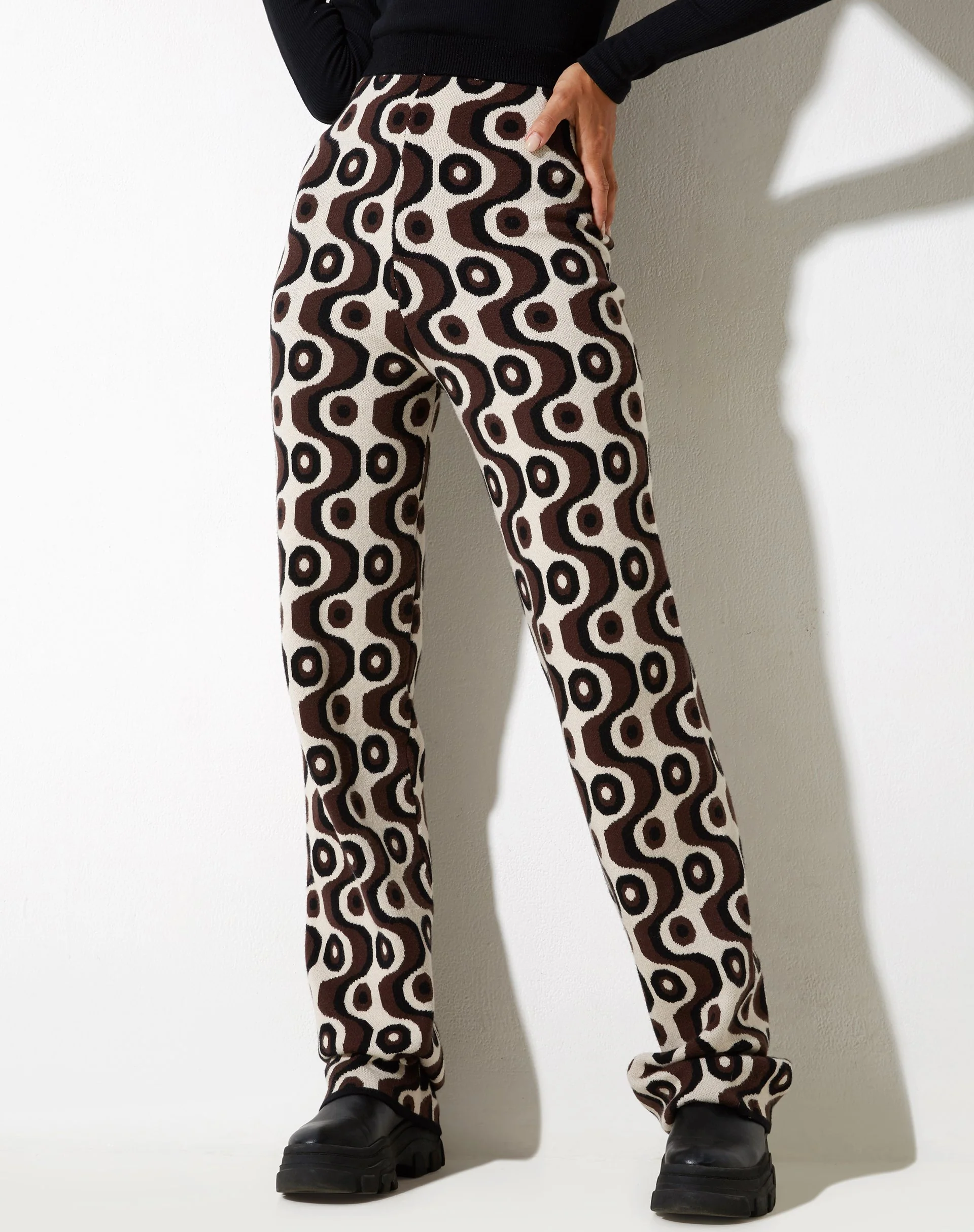 Sheba Hose mit weitem Bein in Wavy Geo Ivory Braun und Schwarz - Image 5