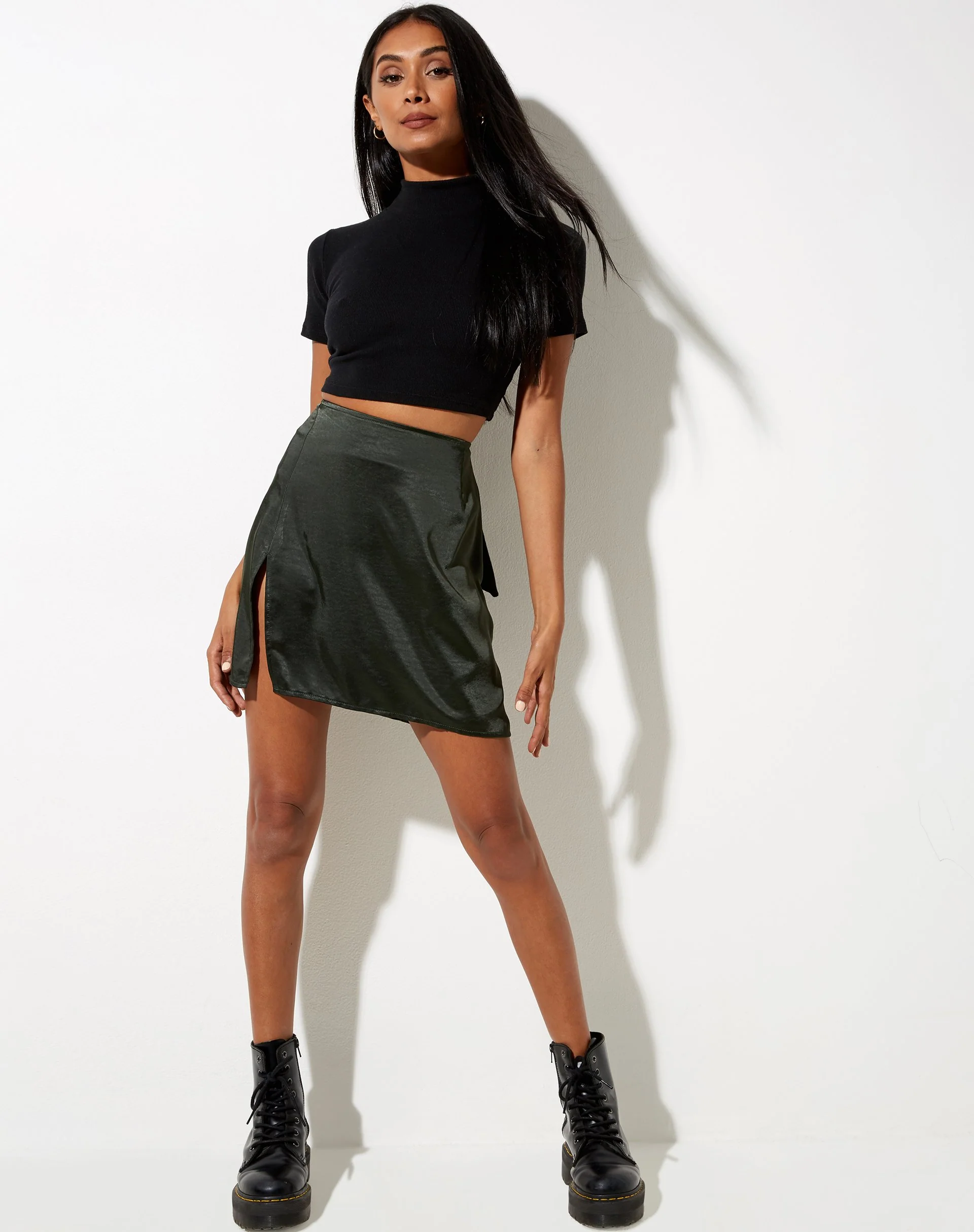 Shenka Minirock aus Satin Dunkel-Khaki - Image 4
