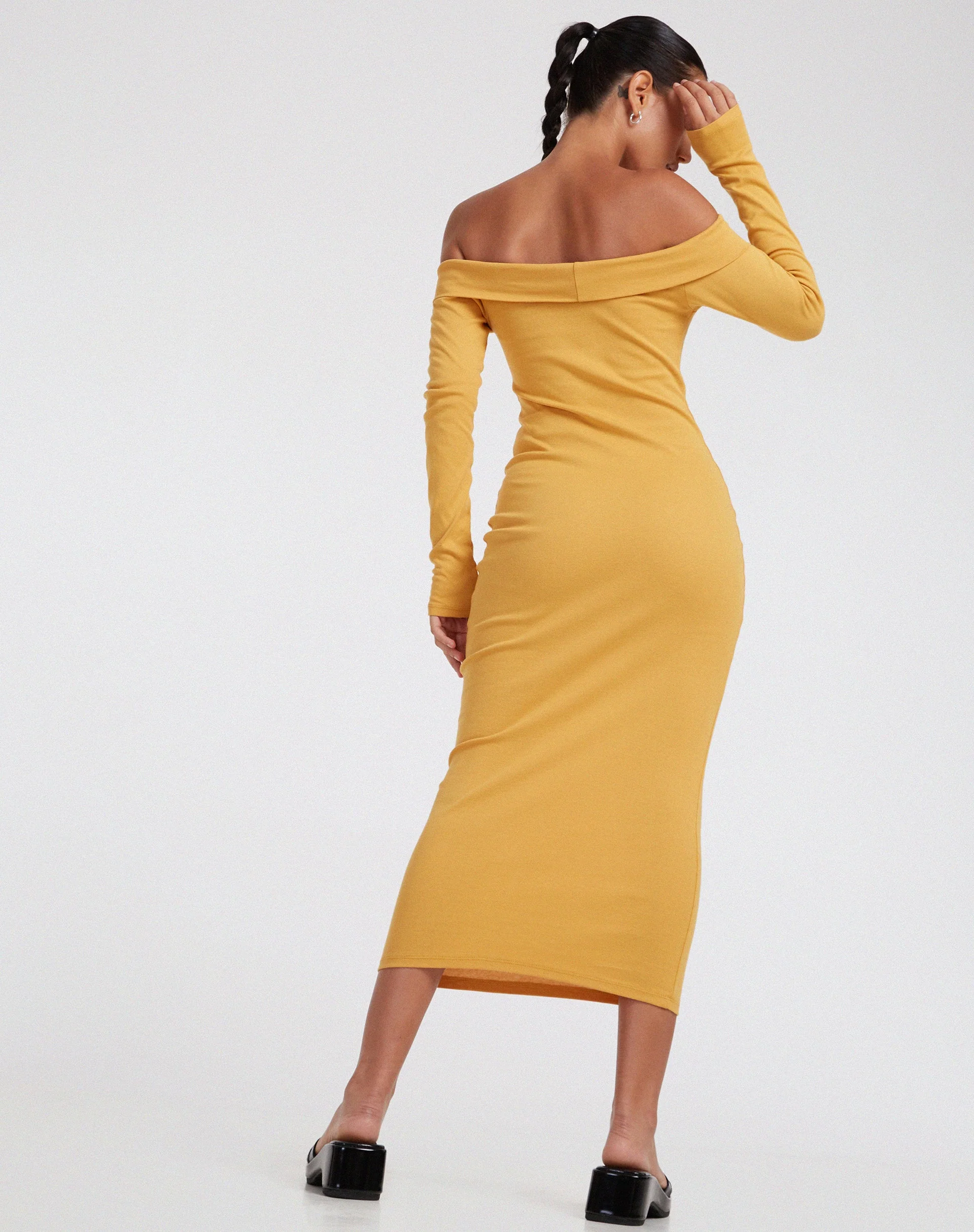Shiloh Langärmeliges Kleid aus Rippstrick in Dottergelb - Image 2