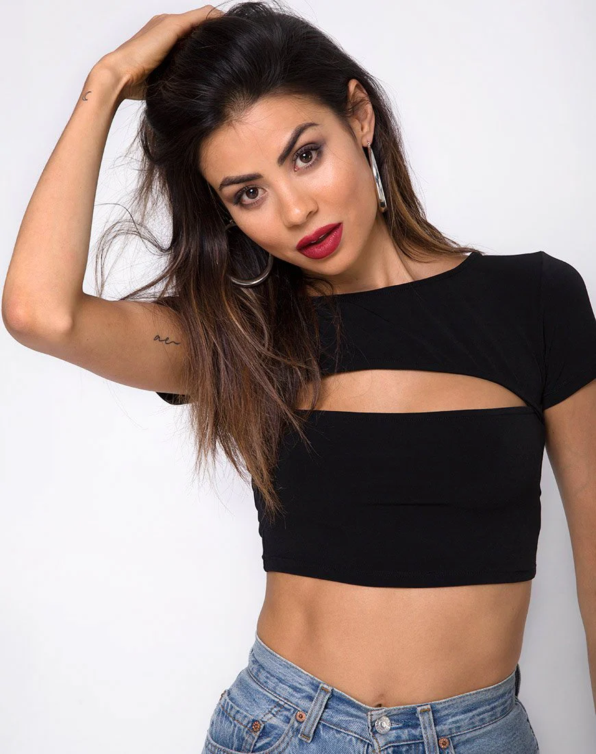 Shim Cutout Crop Top in Schwarz