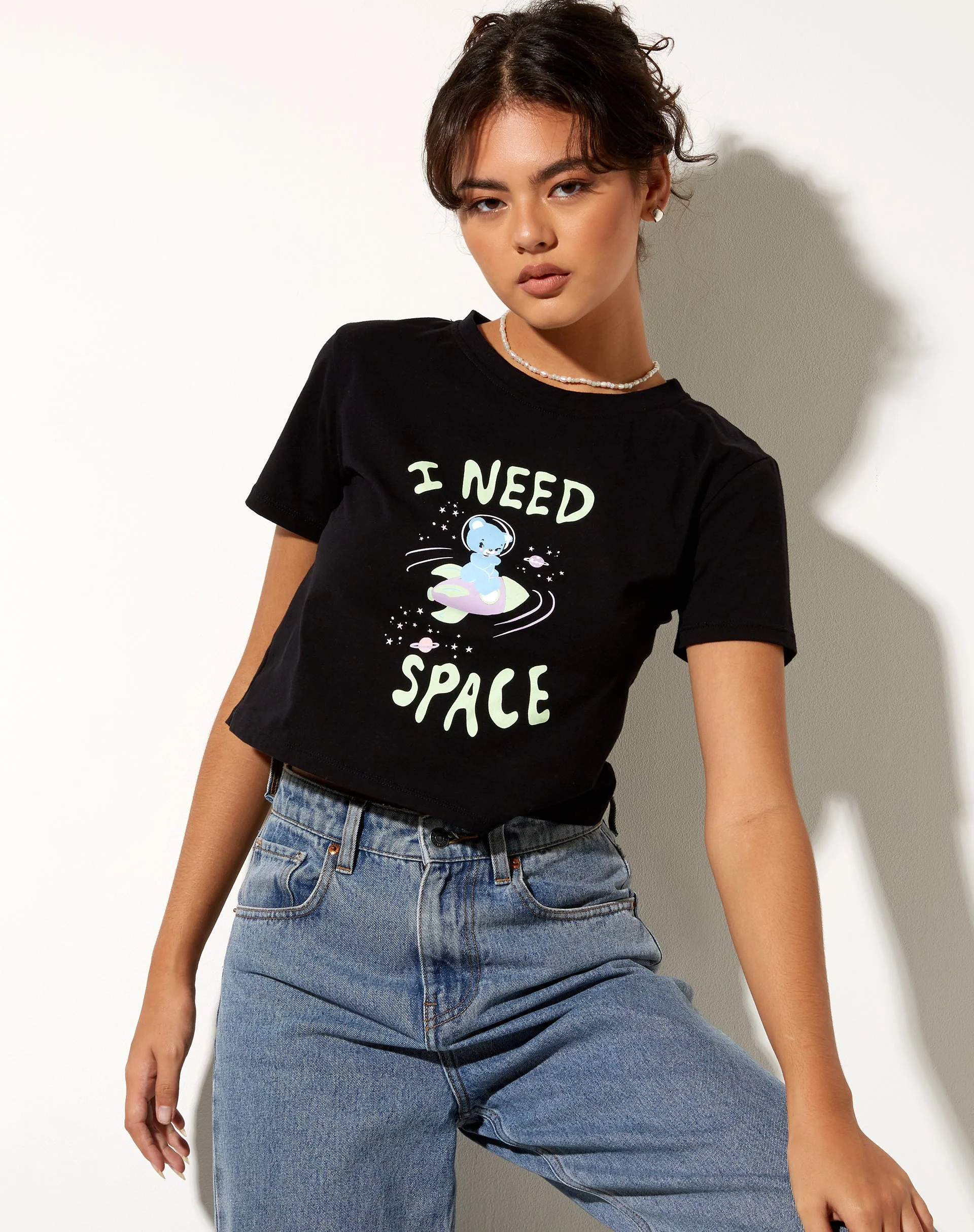 Shrunk Tee in Schwarz I Need Space