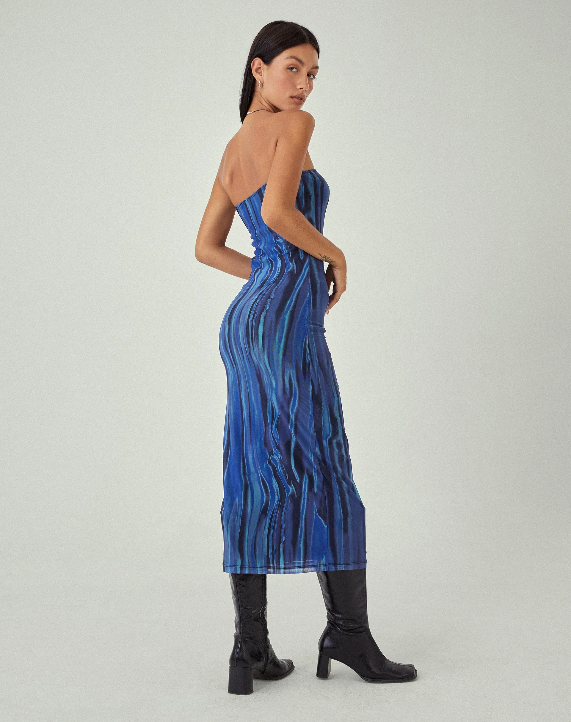 MOTEL X JACQUIE Shuro Midikleid in Farbe Bleed Blau - Image 6