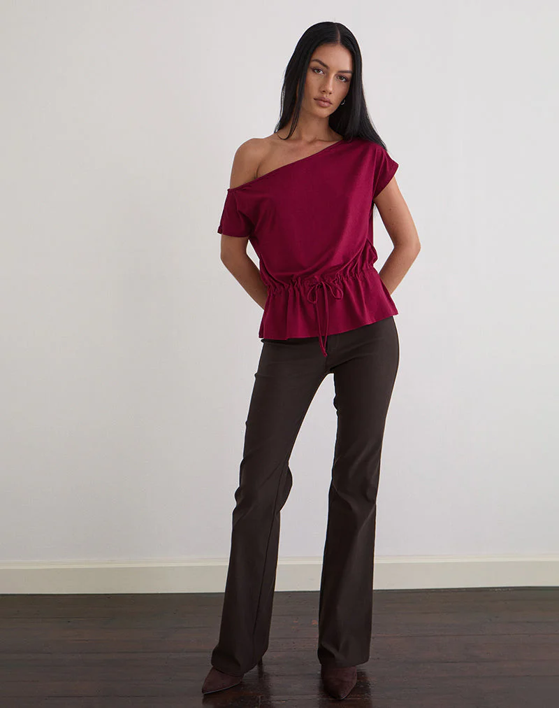 Sika One Shoulder Top in Burgunderrot mit Bindegürtel - Image 3