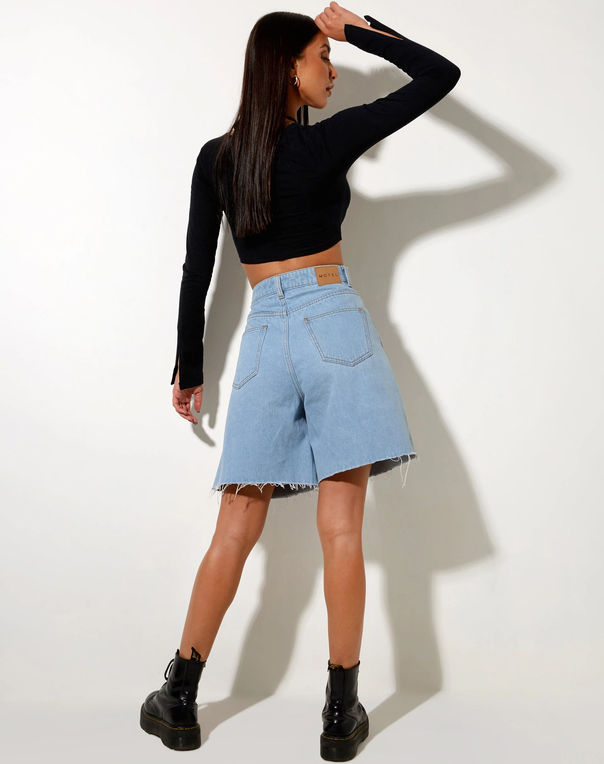 Sira Crop Top in Schwarz - Image 5