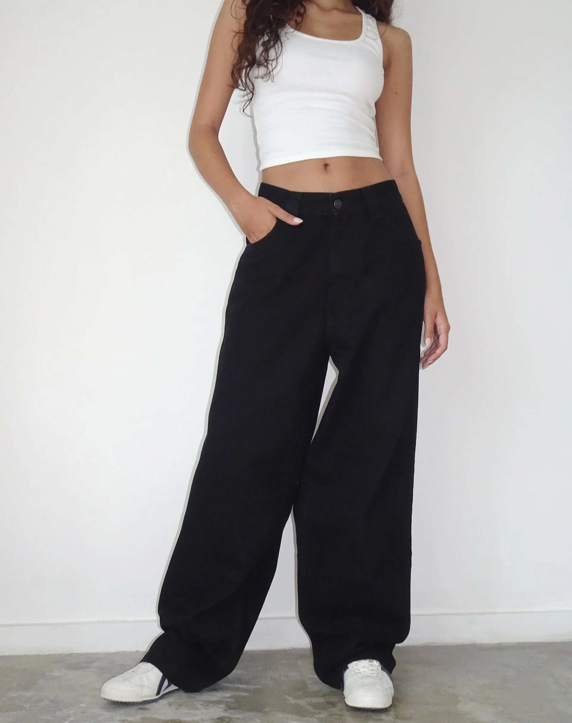 Skater-Jeans mit niedrigem Rise in Rinse Schwarz - Image 5