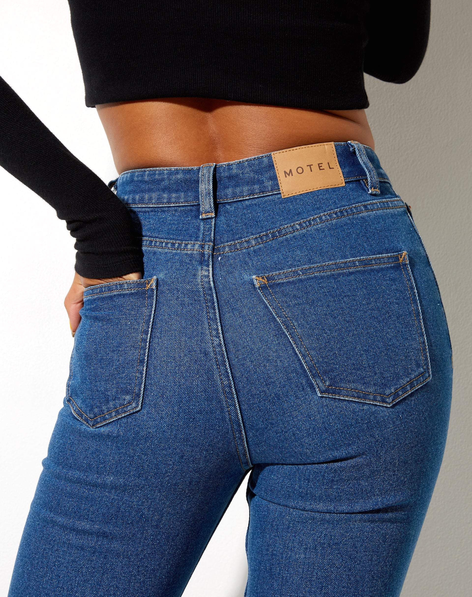 Schmale Jeans in Indigoblau - Image 6