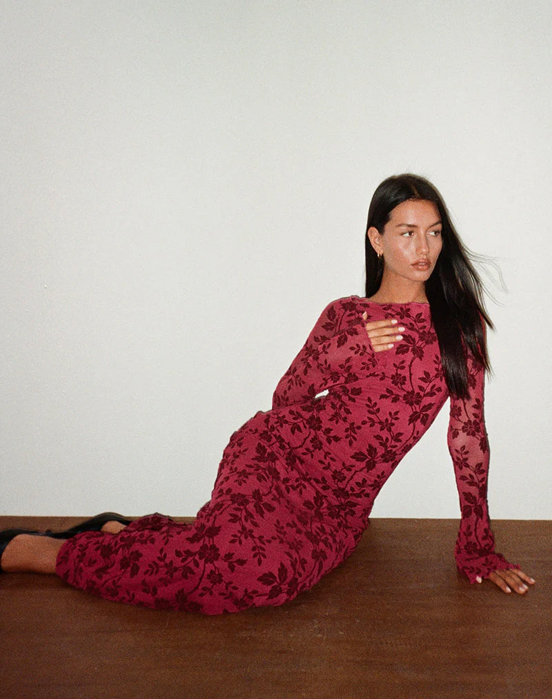 Slokya Langärmeliges Maxikleid in Vine Floral Flock Cherry - Image 5