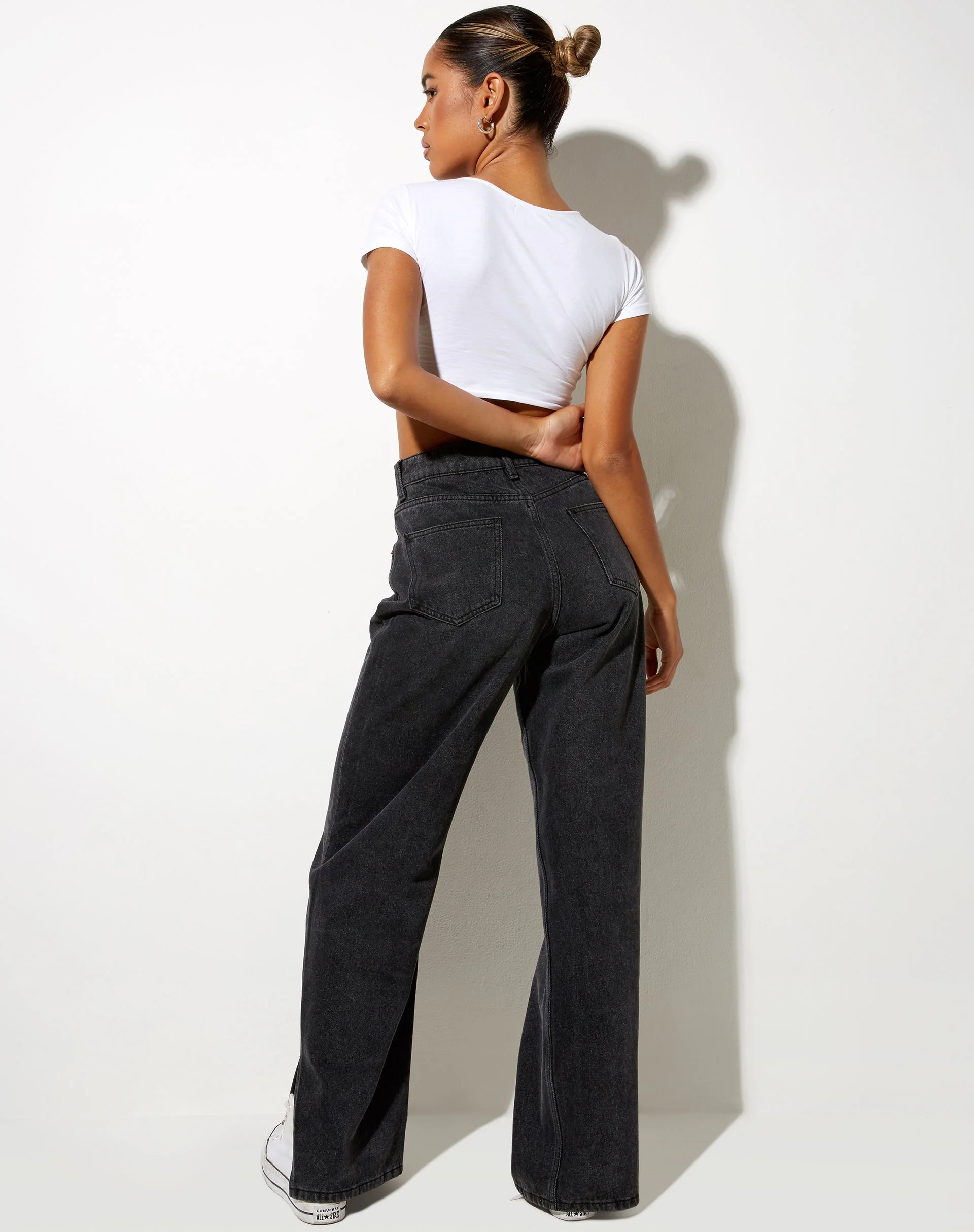 Split Parallel Jeans in schwarzer Waschung - Image 4