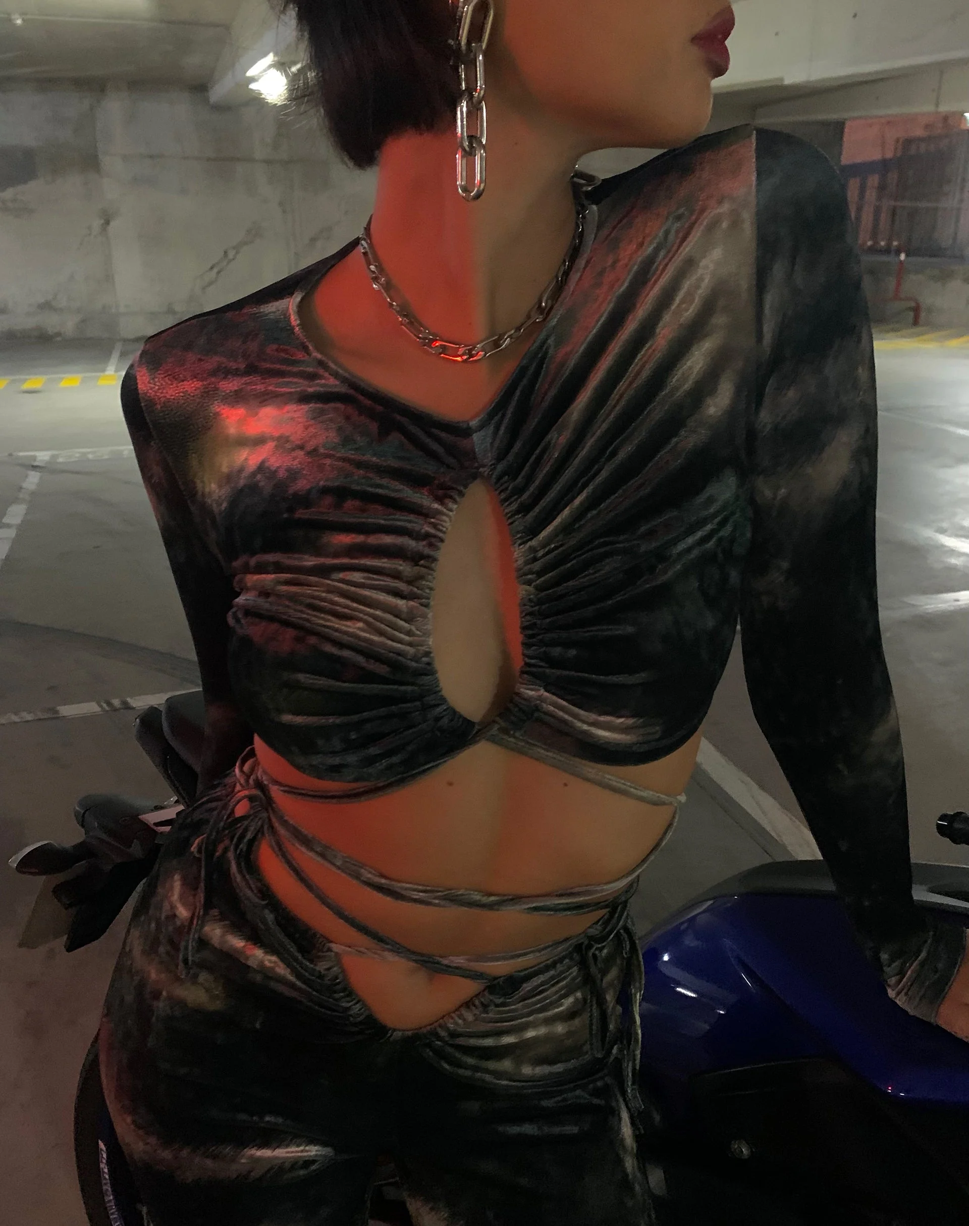 Stivi Crop Top in abstraktem Tarnmuster - Image 2
