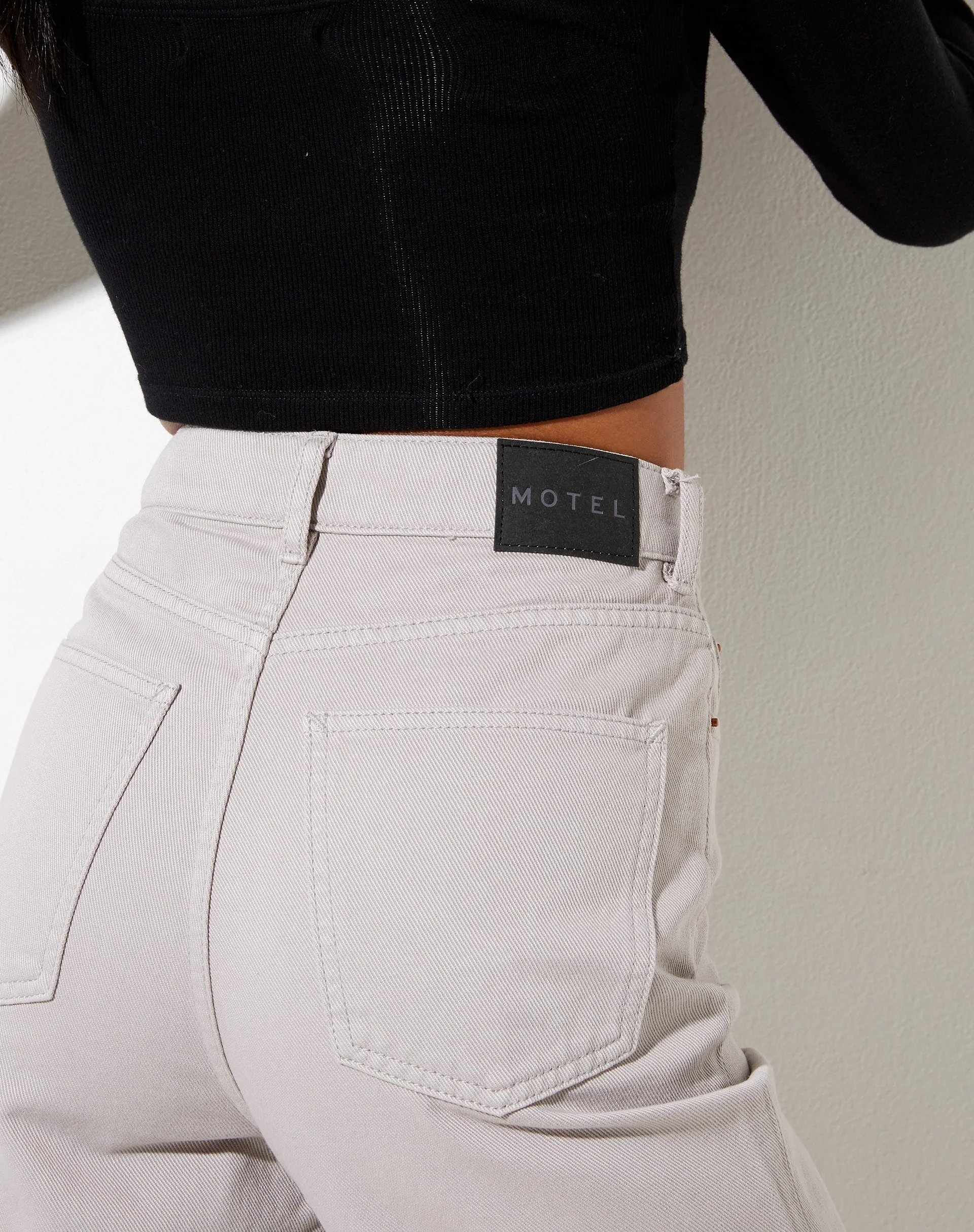 Straight Leg Jeans in Mondsüchtig - Image 4