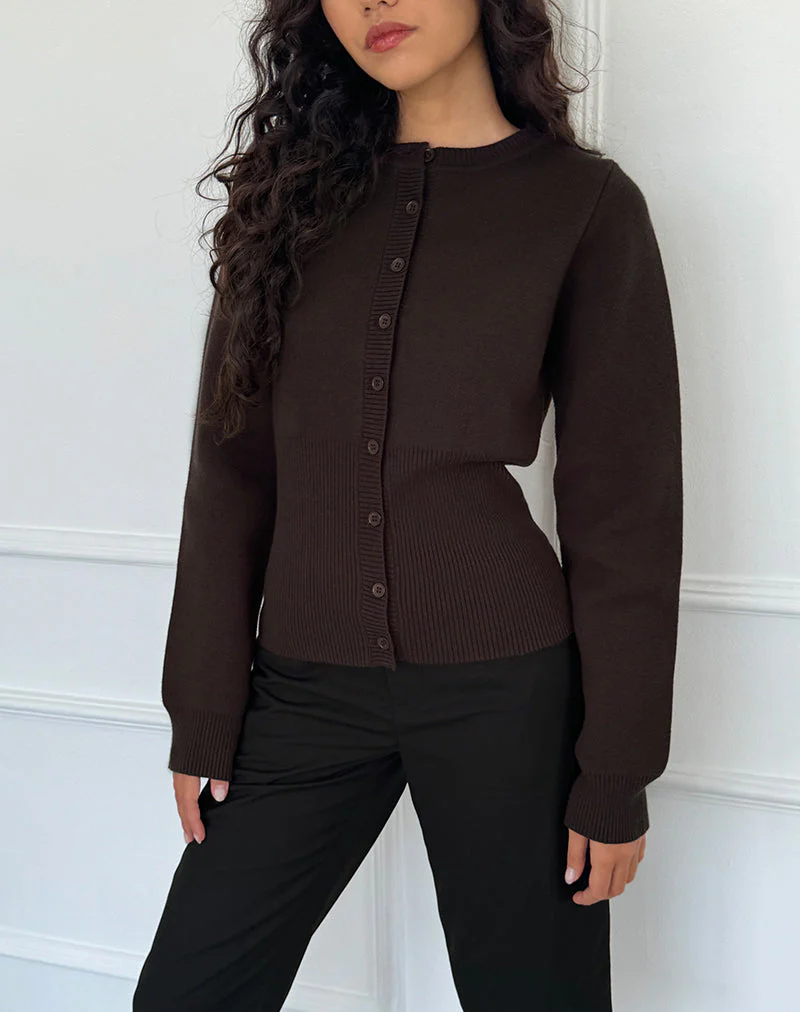 Subra Langarm-Strickjacke mit geripptem Saum in Bitterschokolade - Image 3