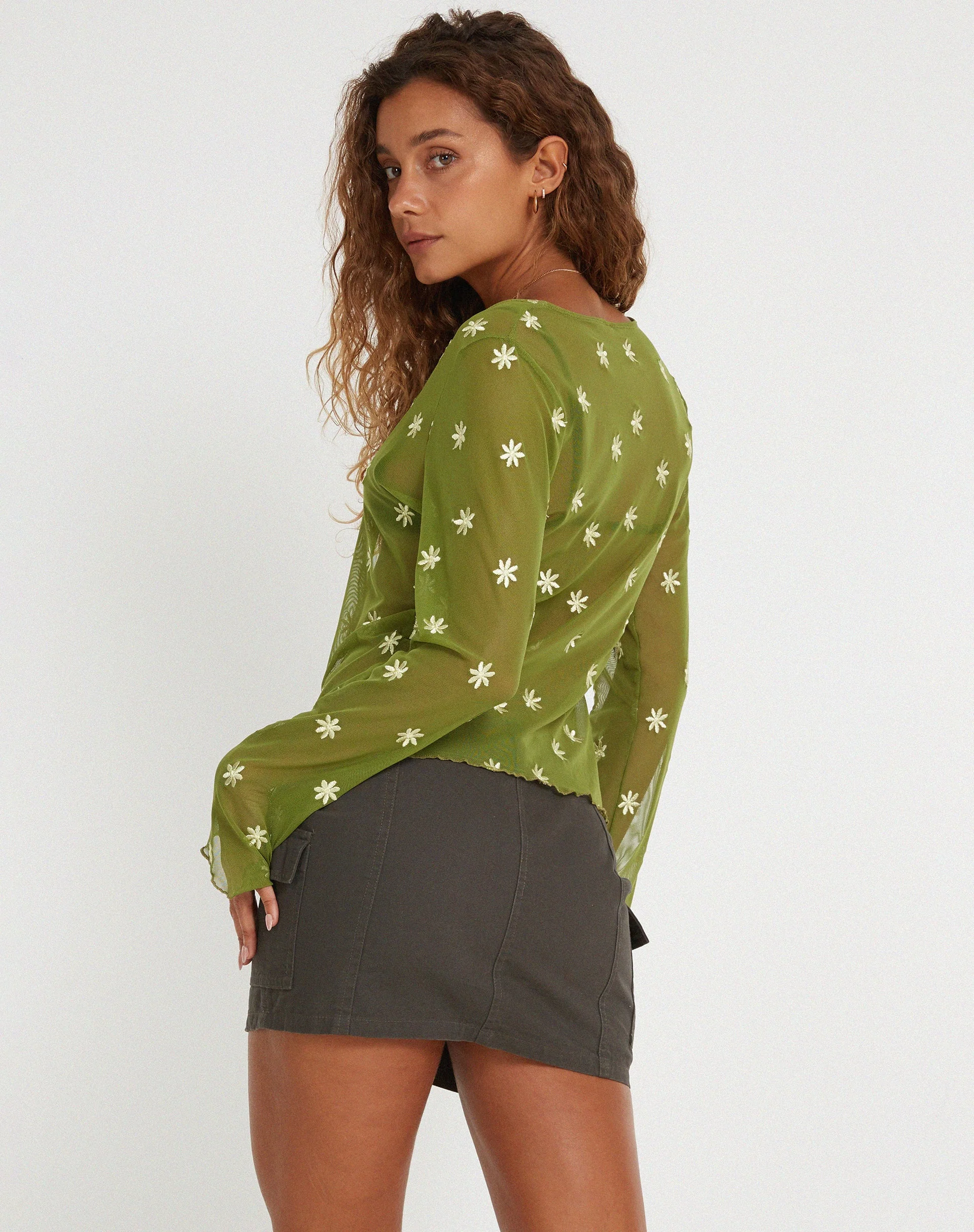 Sujata Cardi in Moosgrün Custard Daisy Embro - Image 2