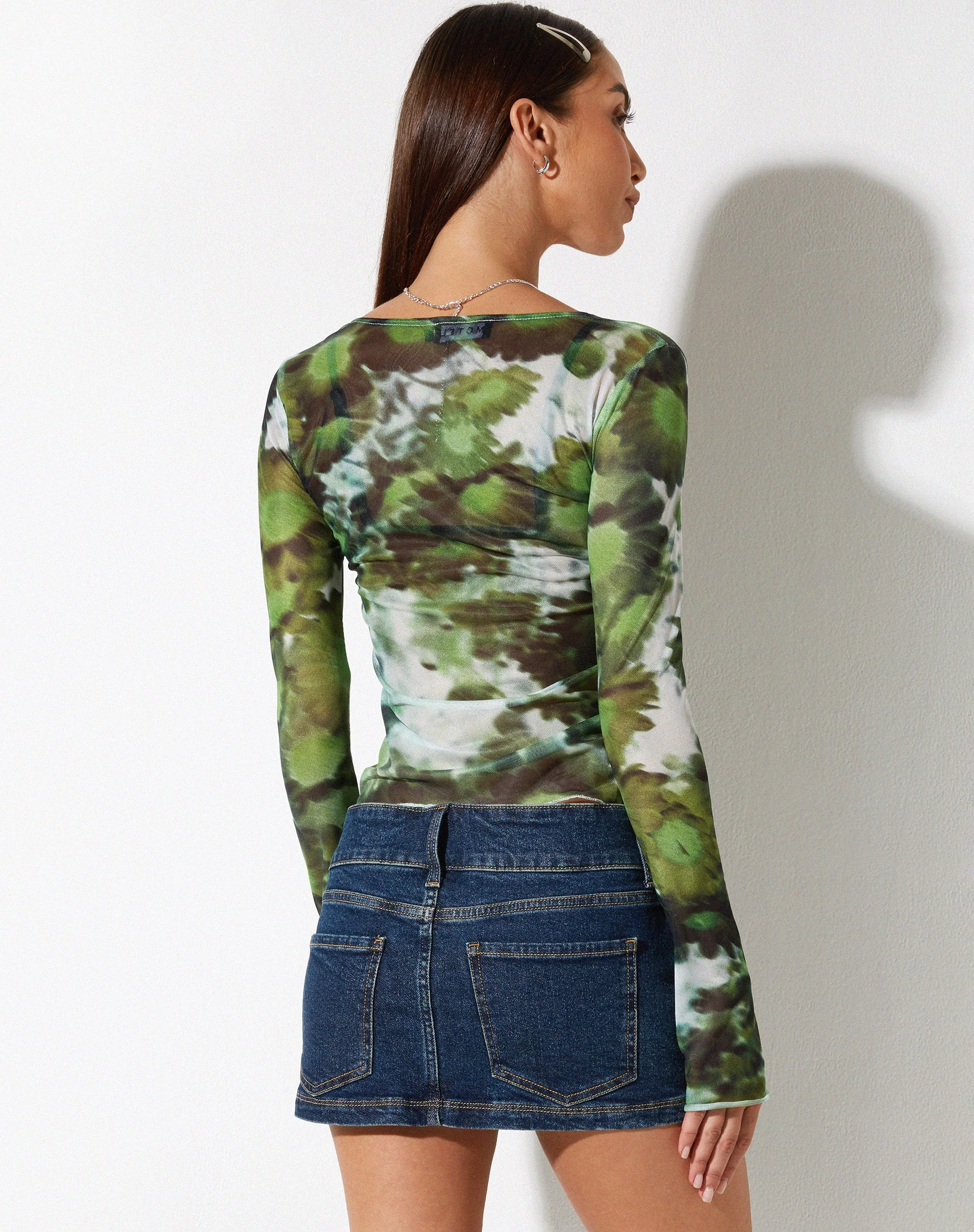 Sujata Cardi in Xray Blurred Daisy Green - Image 2