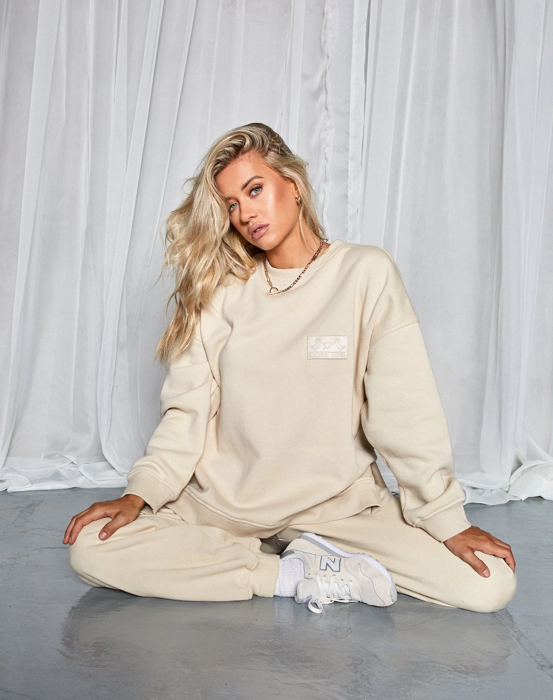 Suje Sweatshirt in Stein Cherub L'amour Label Embro - Image 2