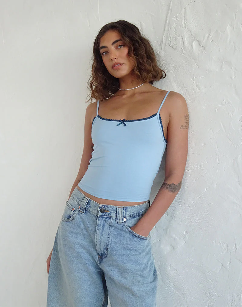 Suna Vest Top in Nantucket Blau mit mineralblauen Besätzen - Image 4