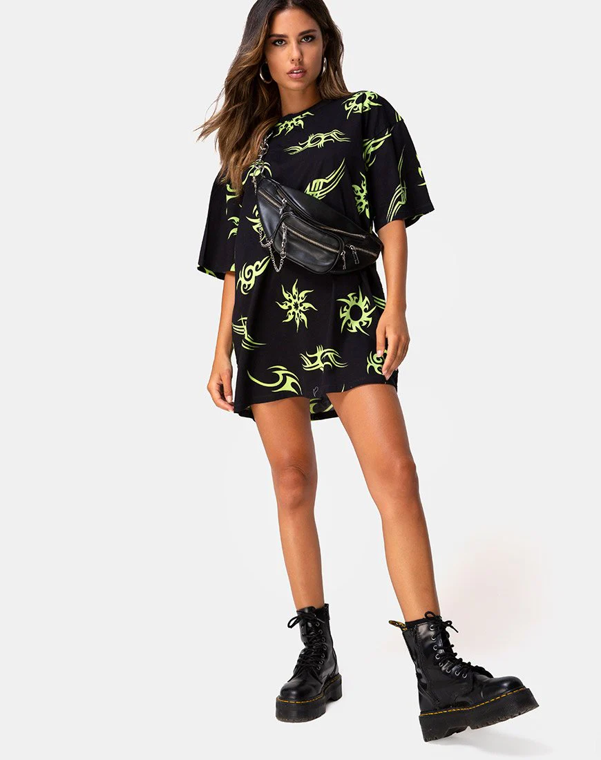 Sunny Kiss Tee in Schwarz mit Tribal-Repeat - Image 3