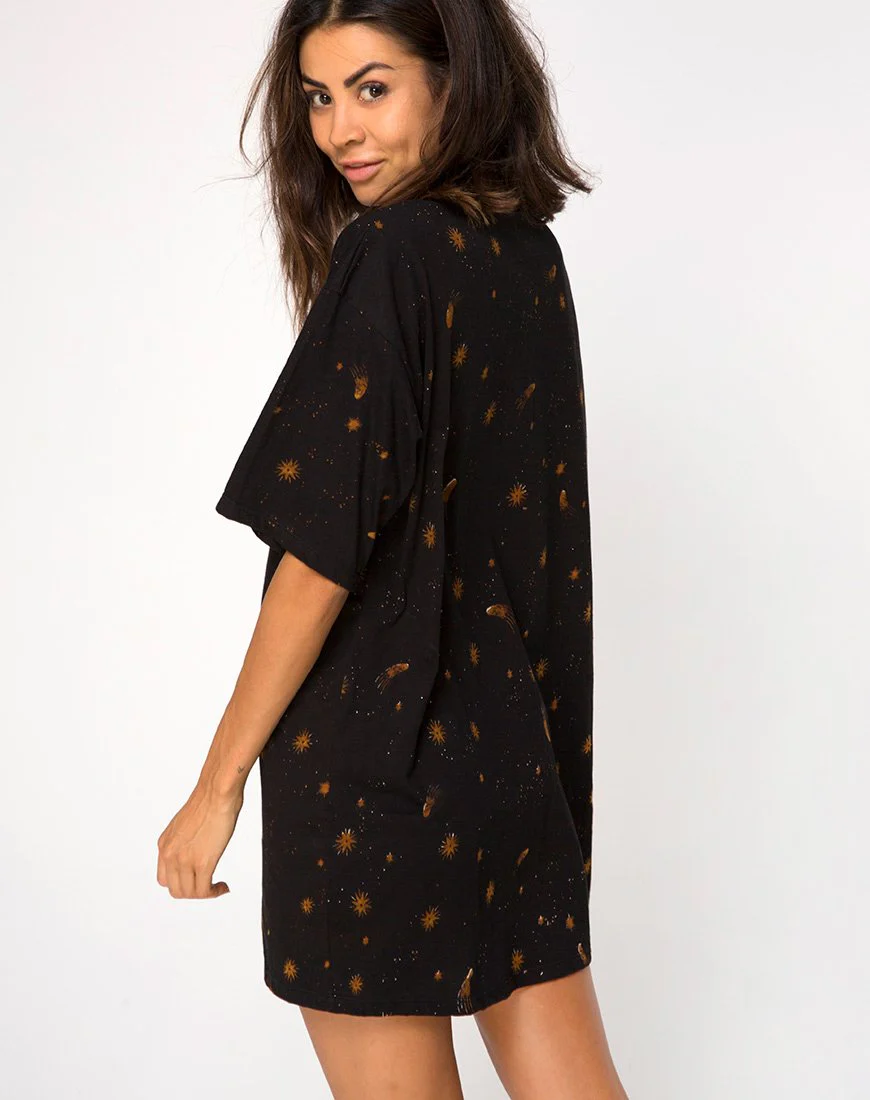 Sunny Kiss Tee in Celestial Black Platzierung - Image 2
