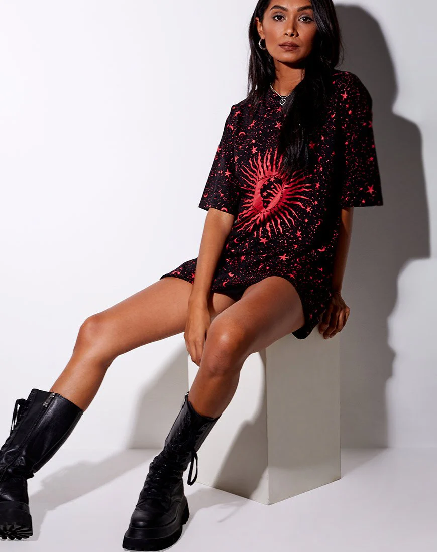 Sunny Kiss Tee in Schwarz und Rot Cosmos - Image 3