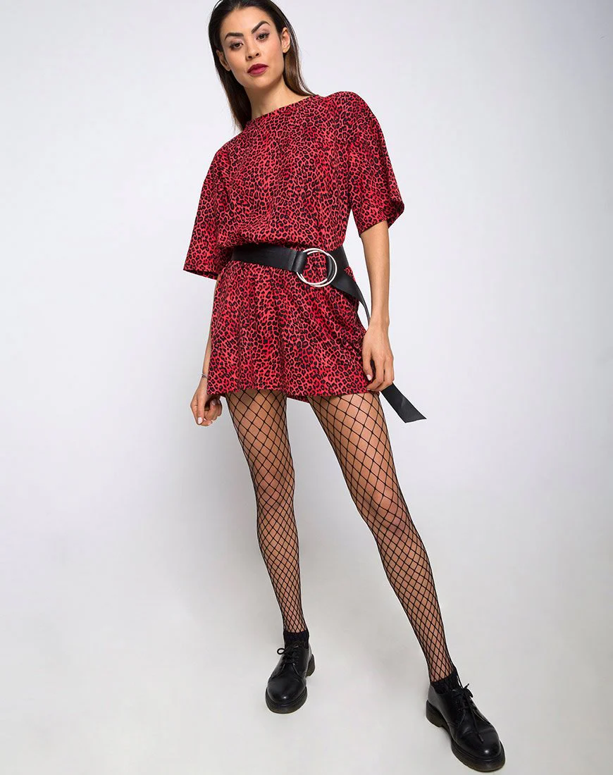 Sunny Kiss Oversize Tee in Buntes Tier Rot - Image 3