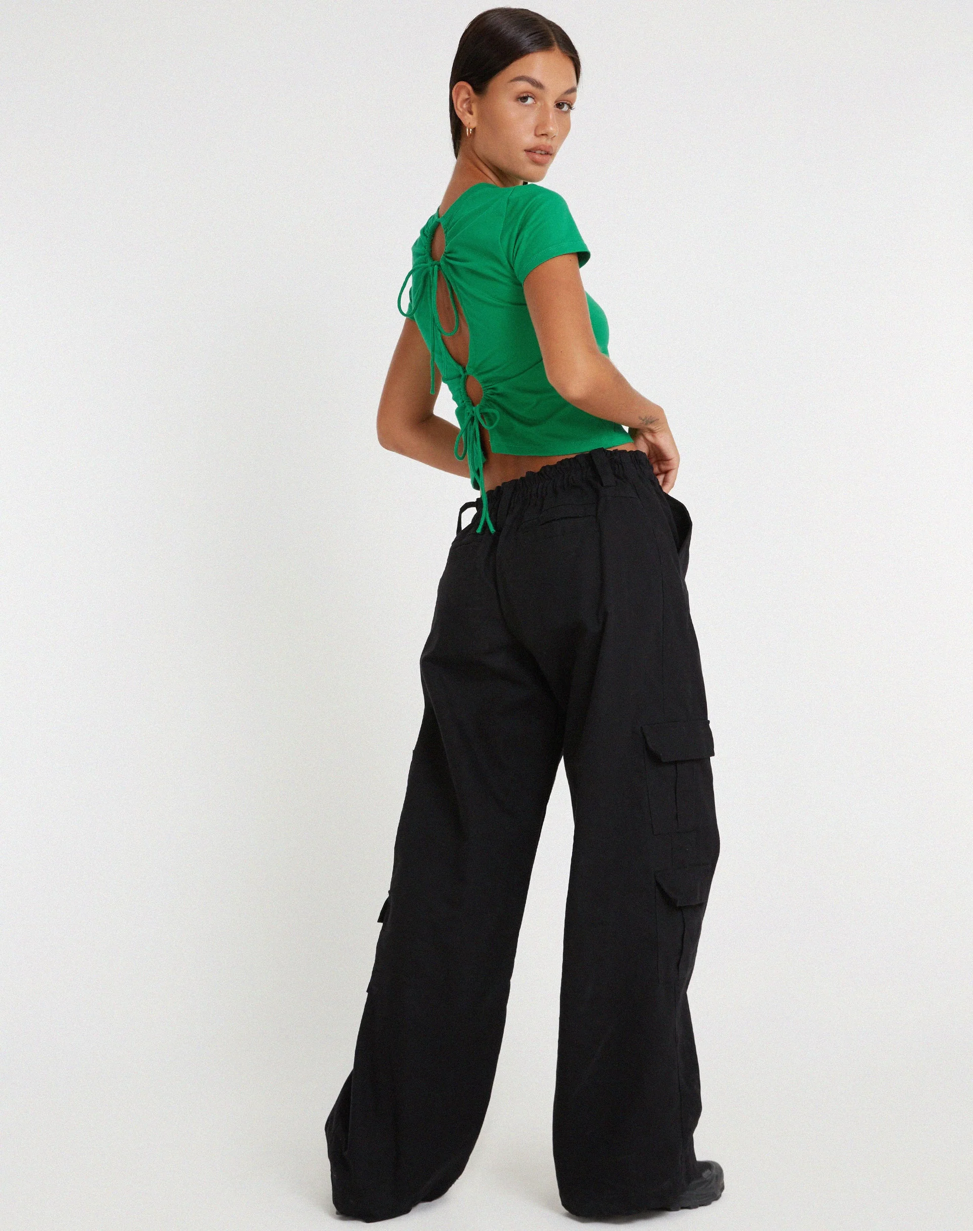 Surtie Crop Top in Buschgrün - Image 6
