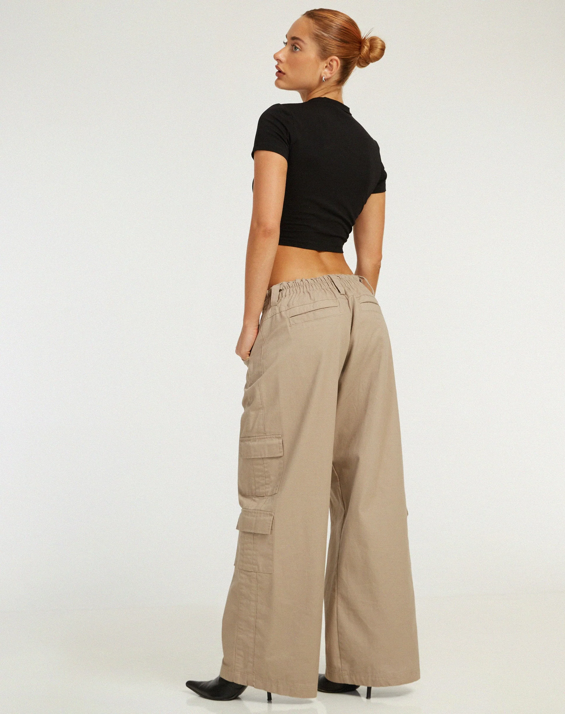 Surtila Crop Top in Schwarz 2000 Hotfix Diamante - Image 5