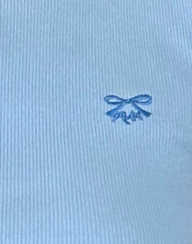 Suti Ribbed Baby Tee in Eisblau mit dunkelblauer Schleifenstickerei - Image 5