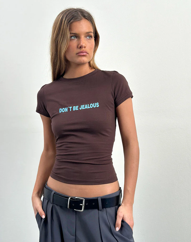 Sutin Baby Tee in Deep Mahogany mit Don't Be Jealous Slogan - Image 2