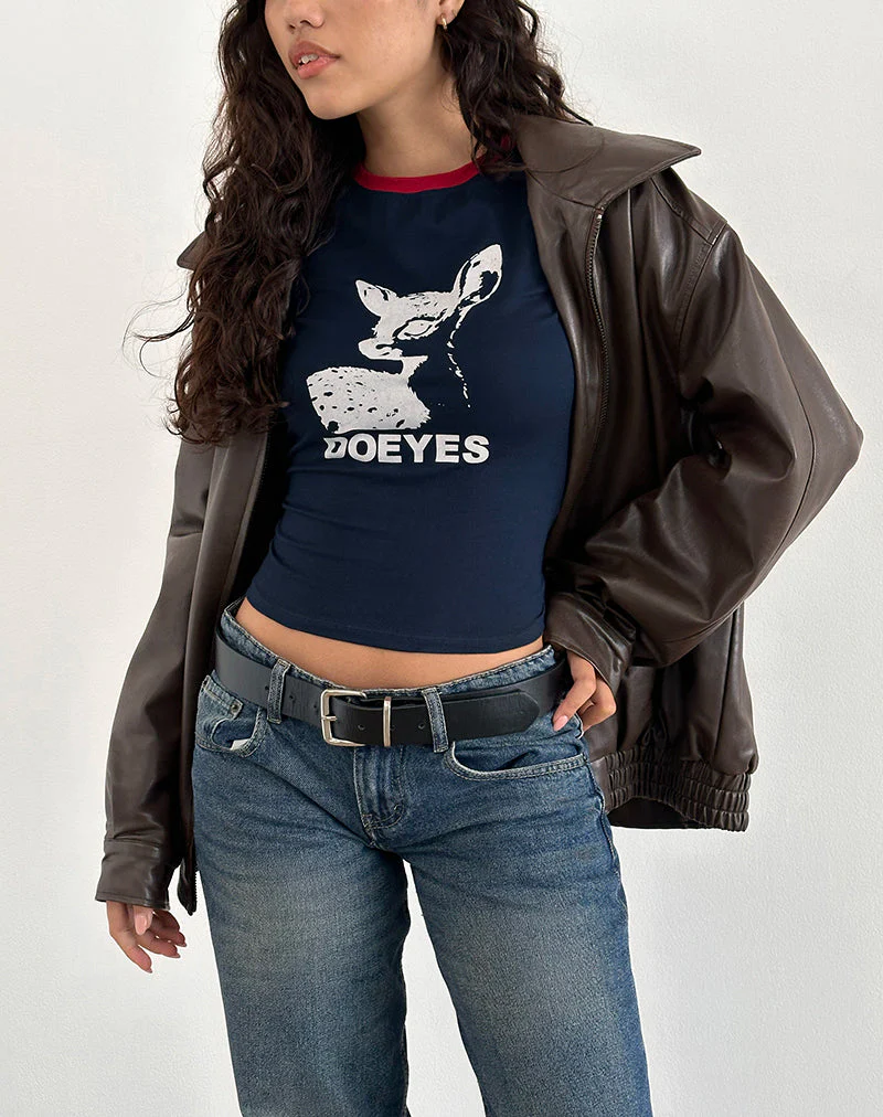 Sutin Tee in Marineblau mit roter Bindung und Doeyes-Grafik