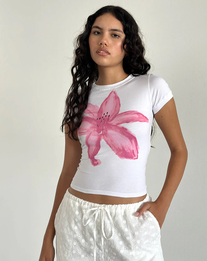 Sutin Tee in Weiß mit gemalter Blume Rosa - Image 4
