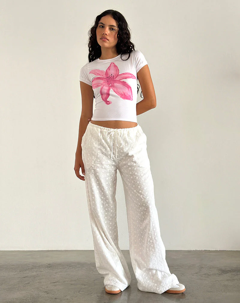 Sutin Tee in Weiß mit gemalter Blume Rosa - Image 6