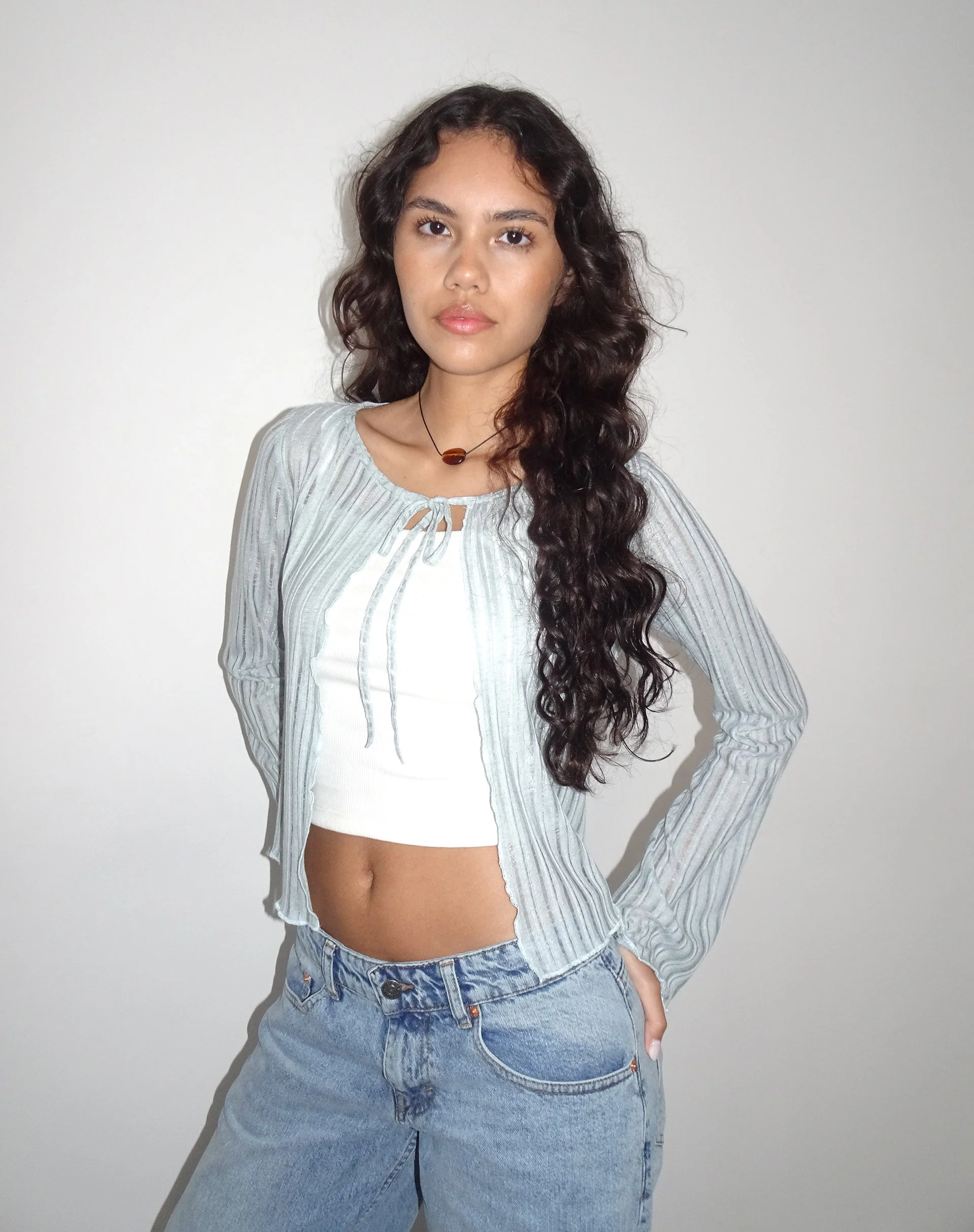 Tabitha Strickjacke mit Krawatte in Puderblau