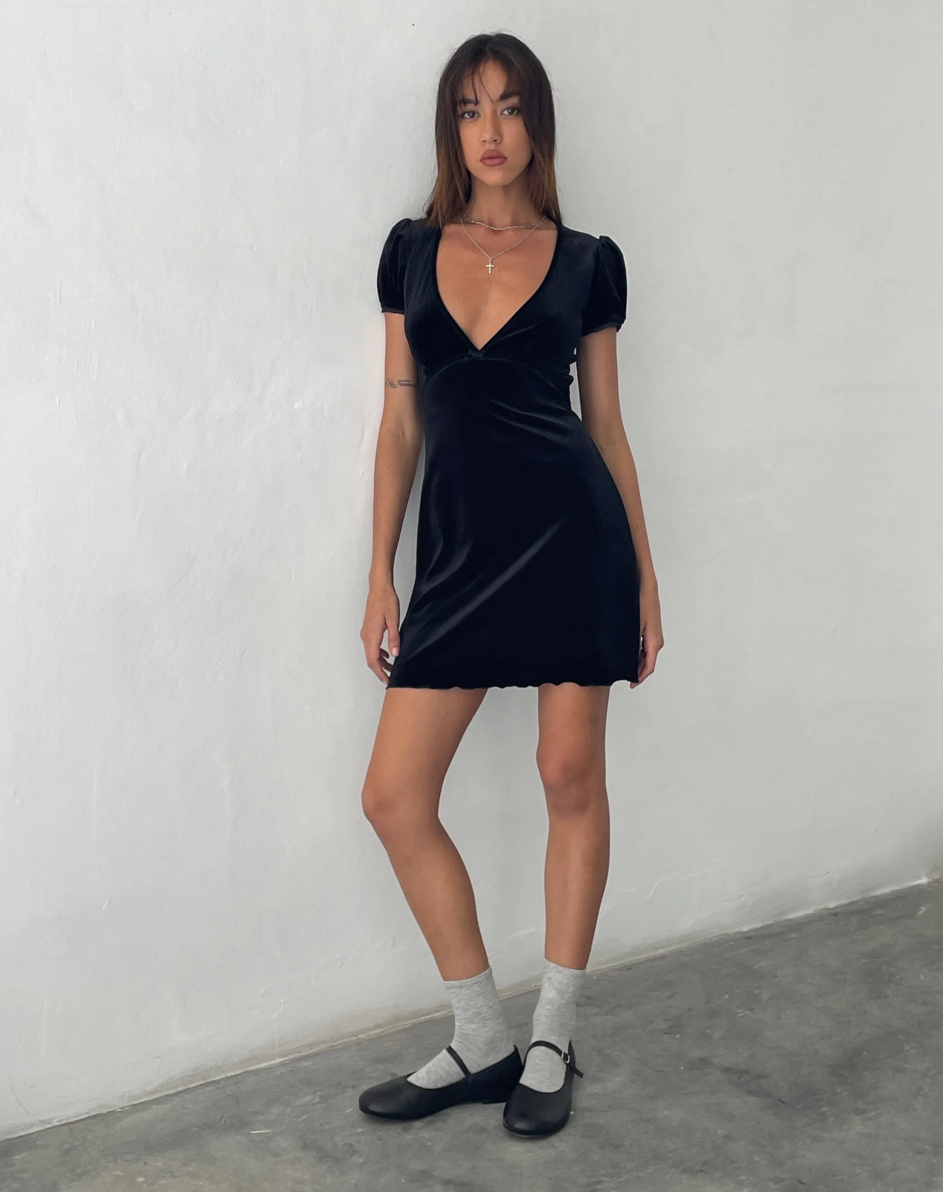 Tabitha Minikleid aus schwarzem Samt - Image 4