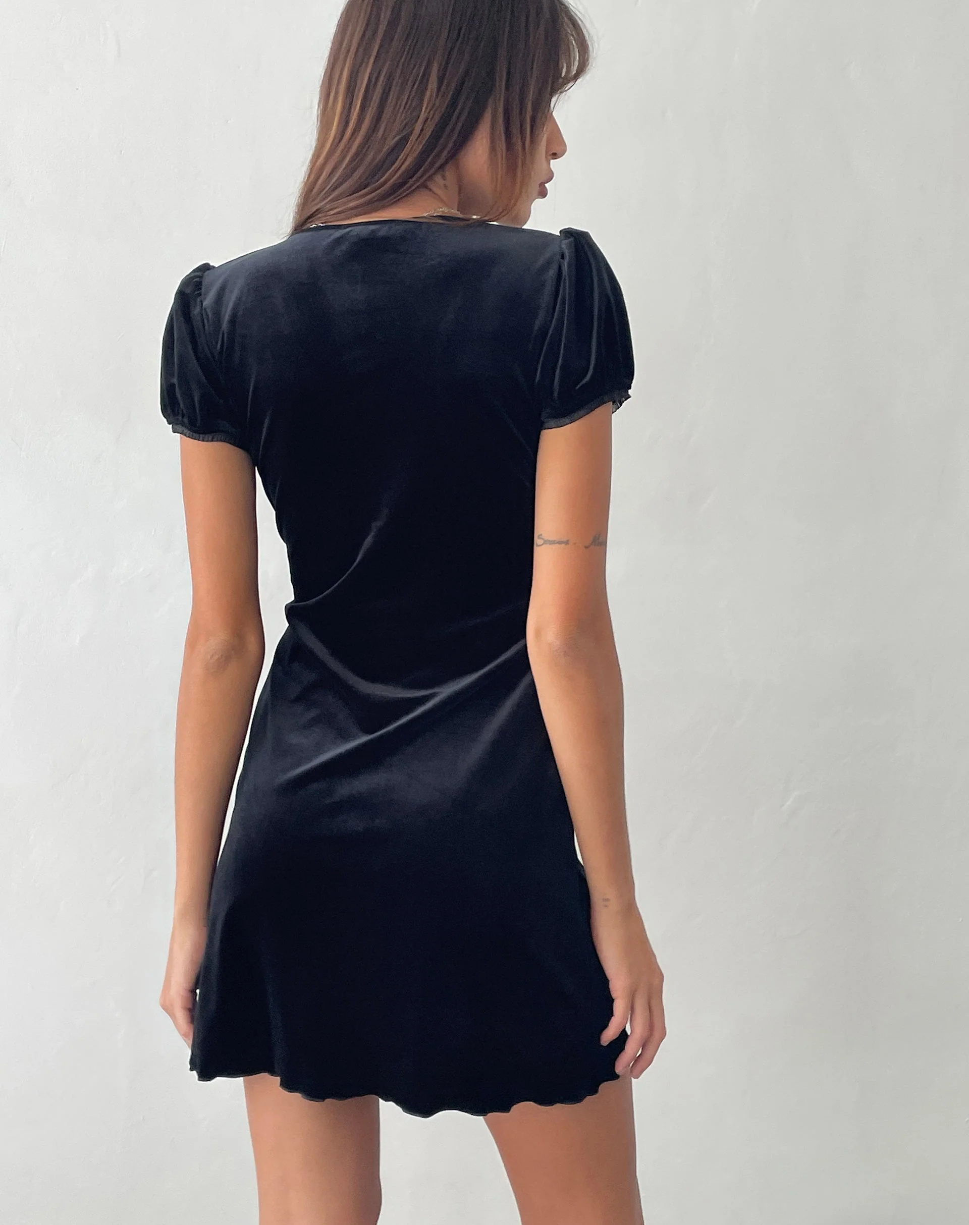 Tabitha Minikleid aus schwarzem Samt - Image 5