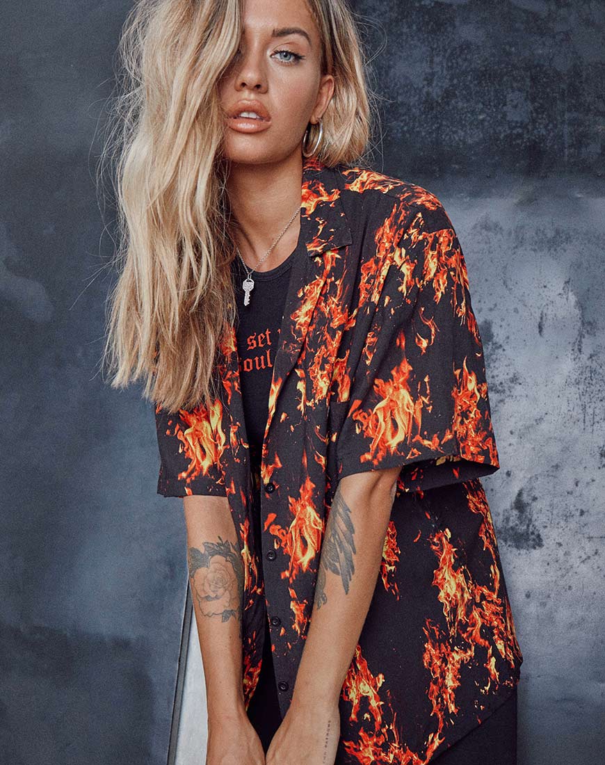 Taelsa Shirt in Feuer - Image 2