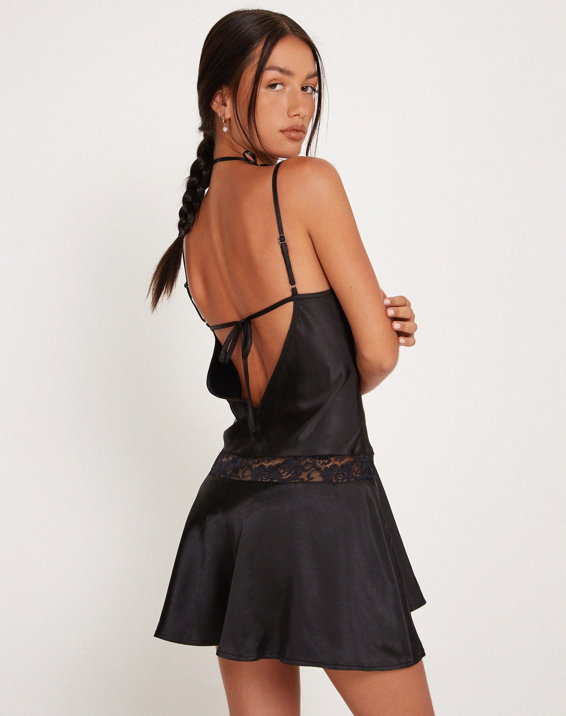 Tahira Mini-Slipkleid aus Satin Schwarz - Image 4