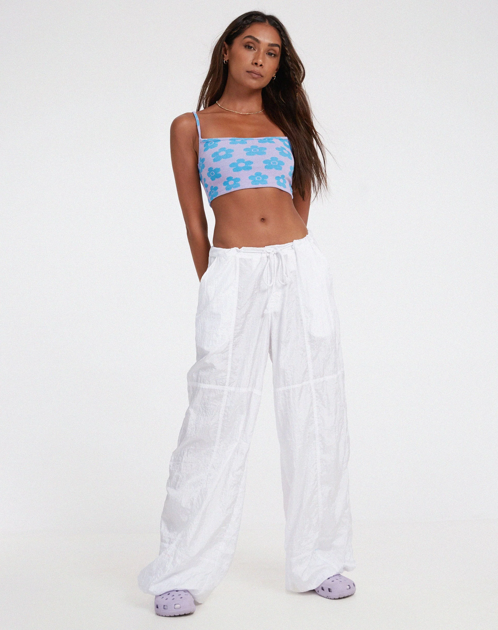 Tala Crop Top in niedlichem Floral Daisy Flieder und Blau - Image 3