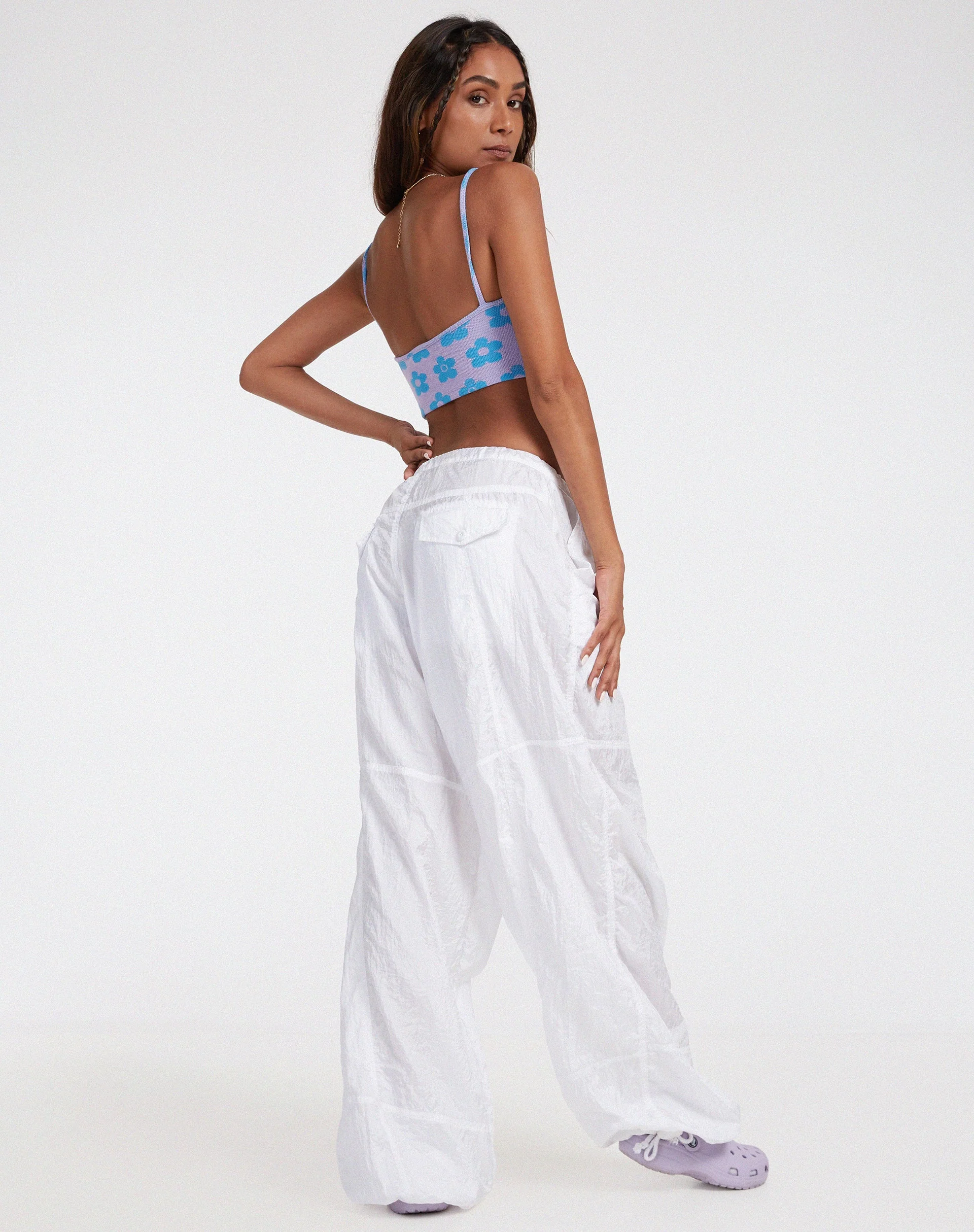 Tala Crop Top in niedlichem Floral Daisy Flieder und Blau - Image 4