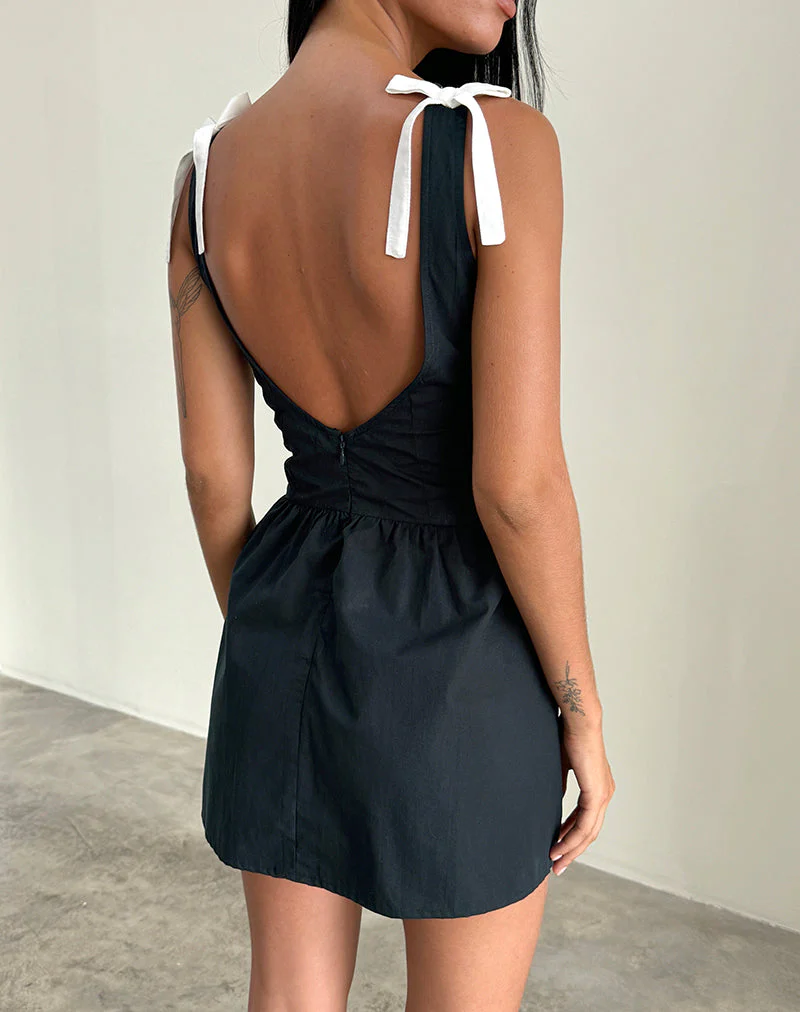 Taleshi Minikleid in Schwarz mit Steppschuhen mit weißen Schleifen - Image 4
