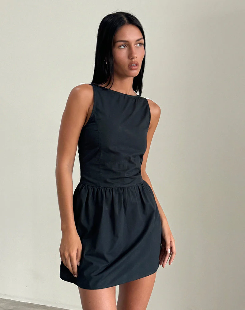 Taleshi Minikleid in Schwarz mit Steppschuhen mit weißen Schleifen - Image 5