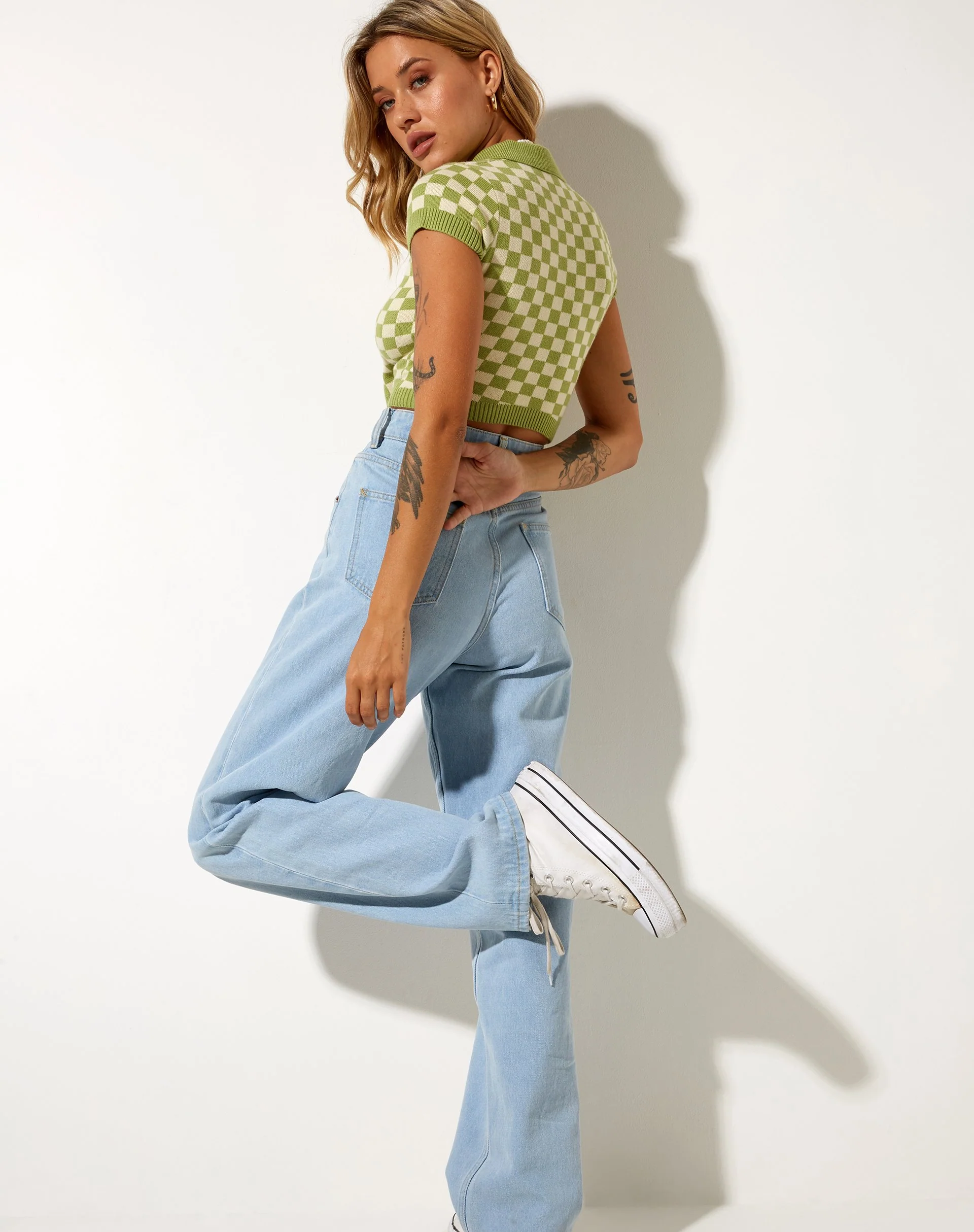 Tamma Crop Top aus gehäkeltem Schachbrettmuster in Grün und Creme - Image 4