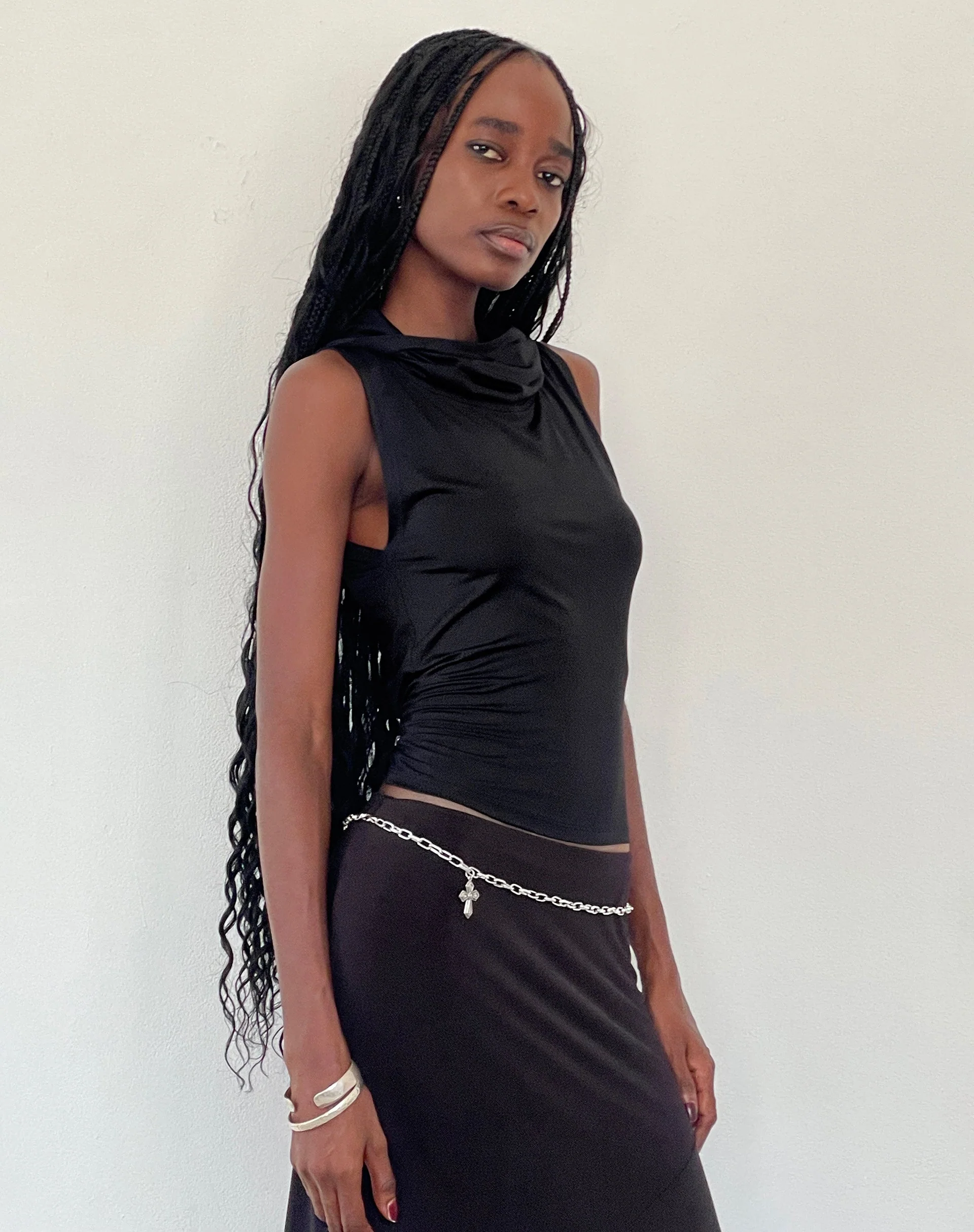 Tapia Kapuzen-Tank-Top in Schwarz Slinky - Image 4