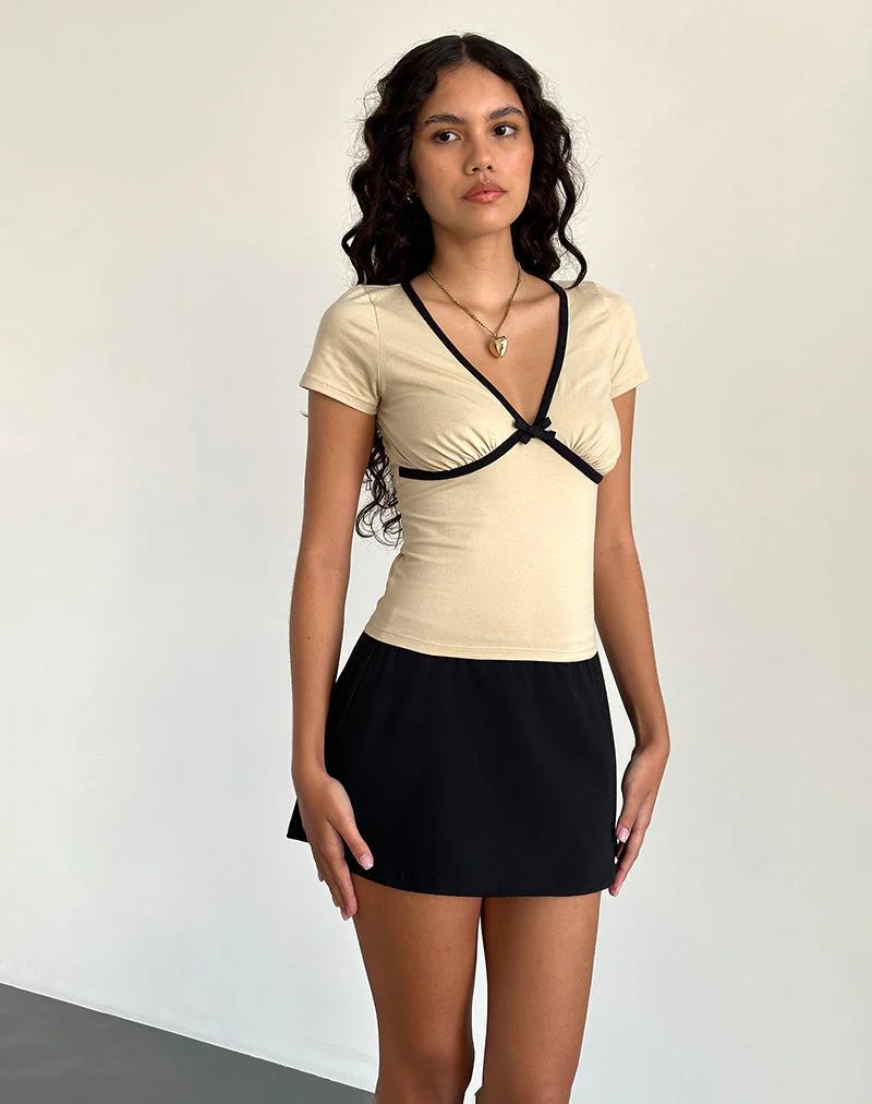 Tasina Top in Kokosnussmilch mit schwarzer Bindung