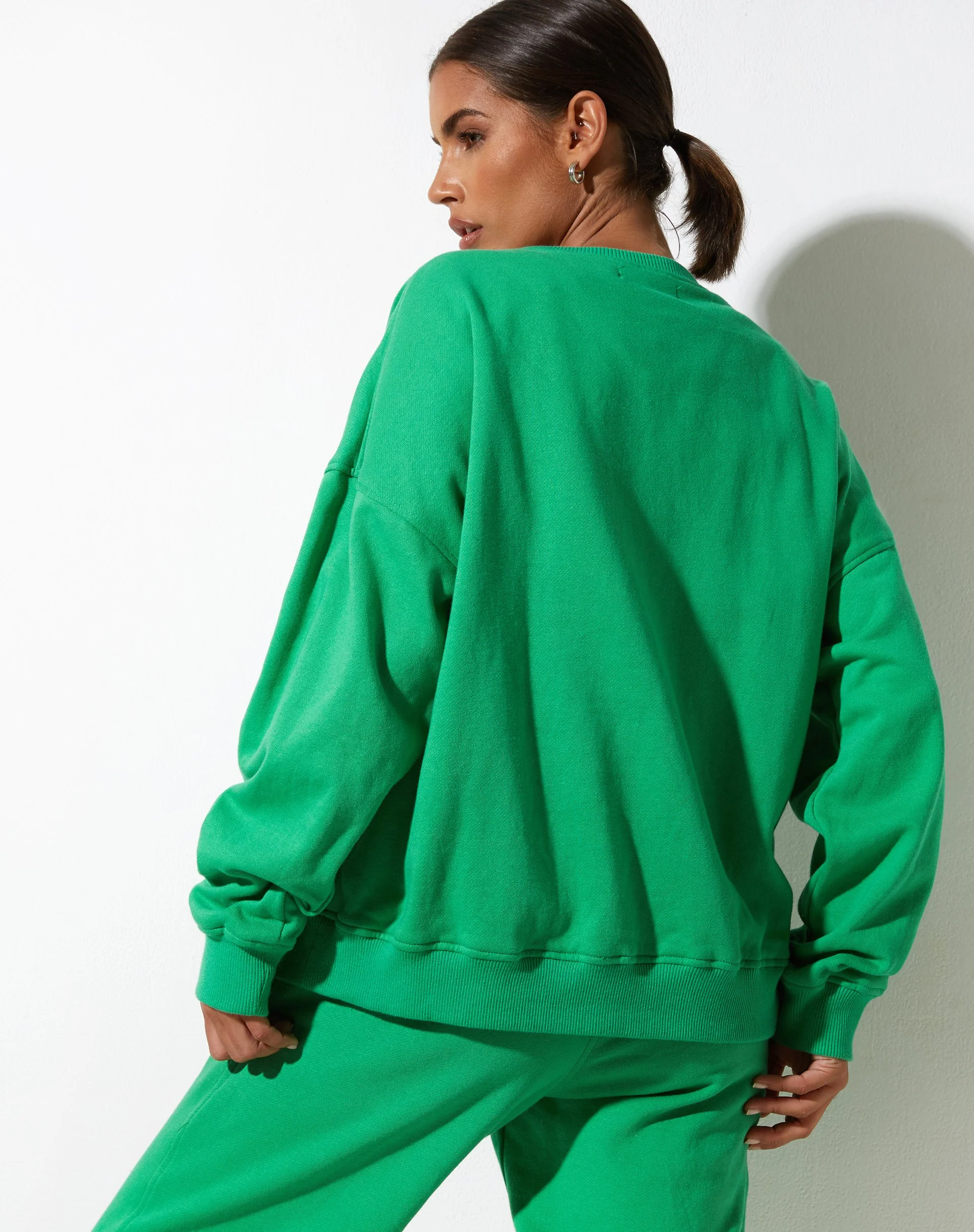 Ted Sweatshirt in Fun Green mit 'Live Better'-Stickerei - Image 2