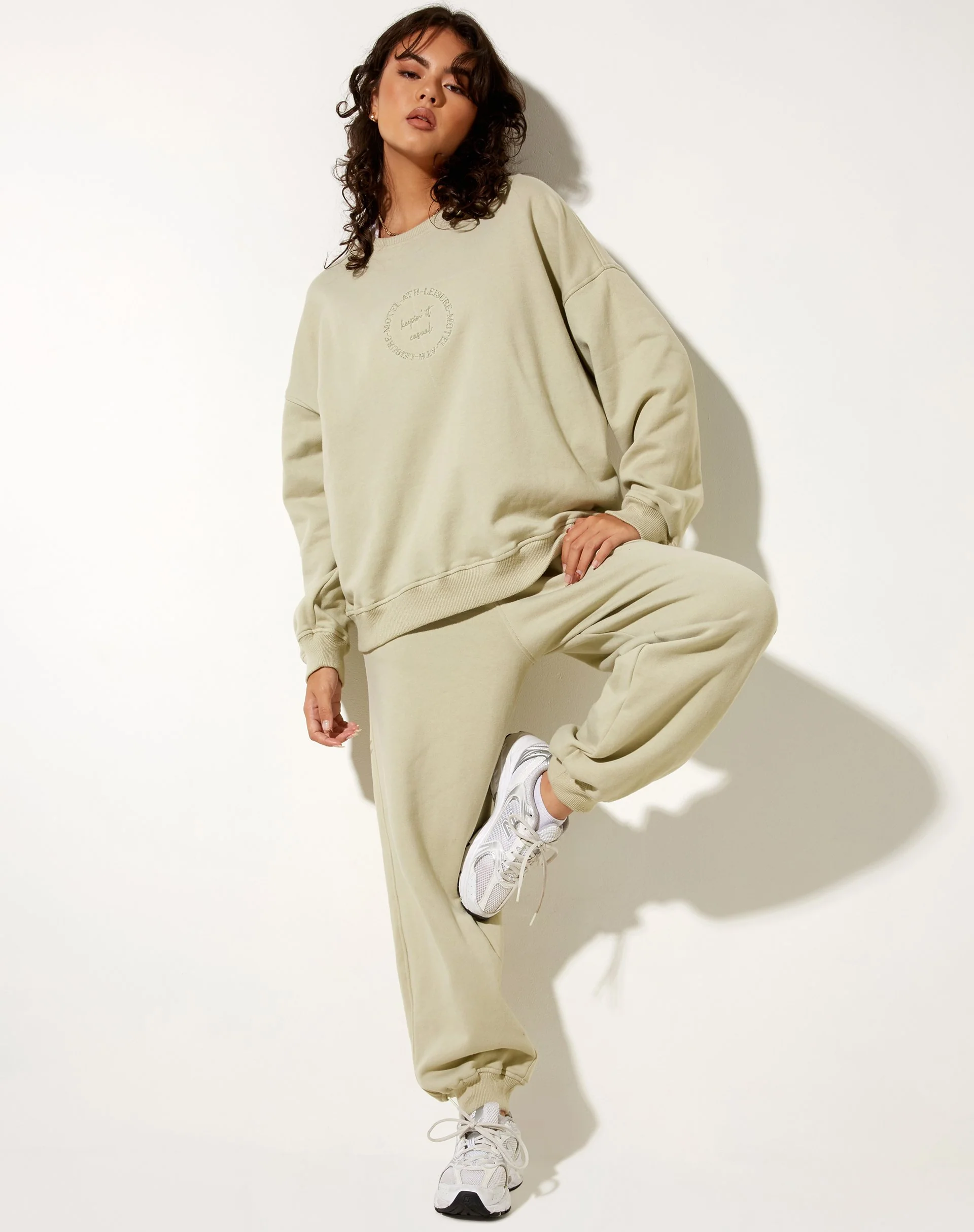 Ted Sweatshirt in Pastellgrün Keepin It Casual - Image 3