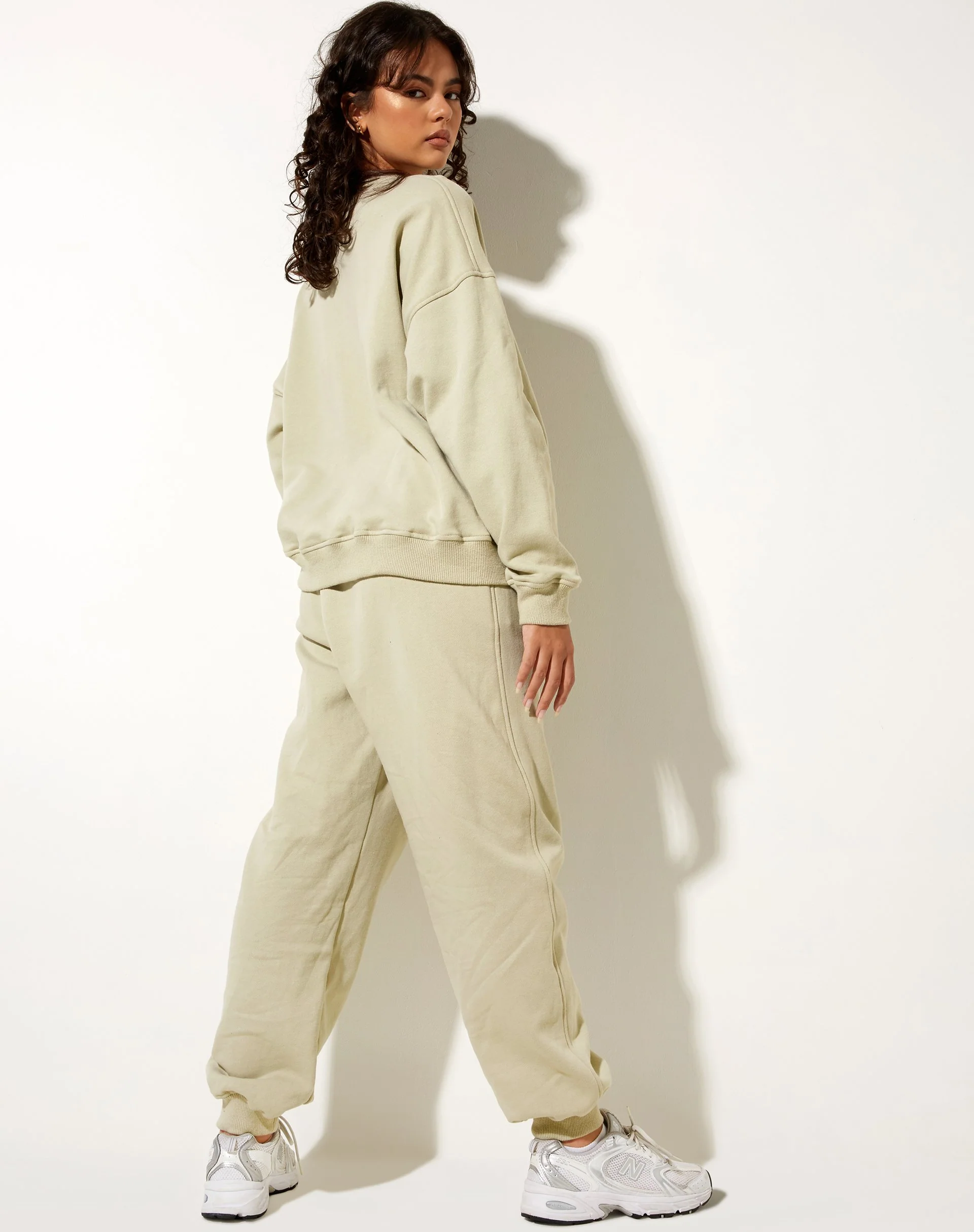 Ted Sweatshirt in Pastellgrün Keepin It Casual - Image 5