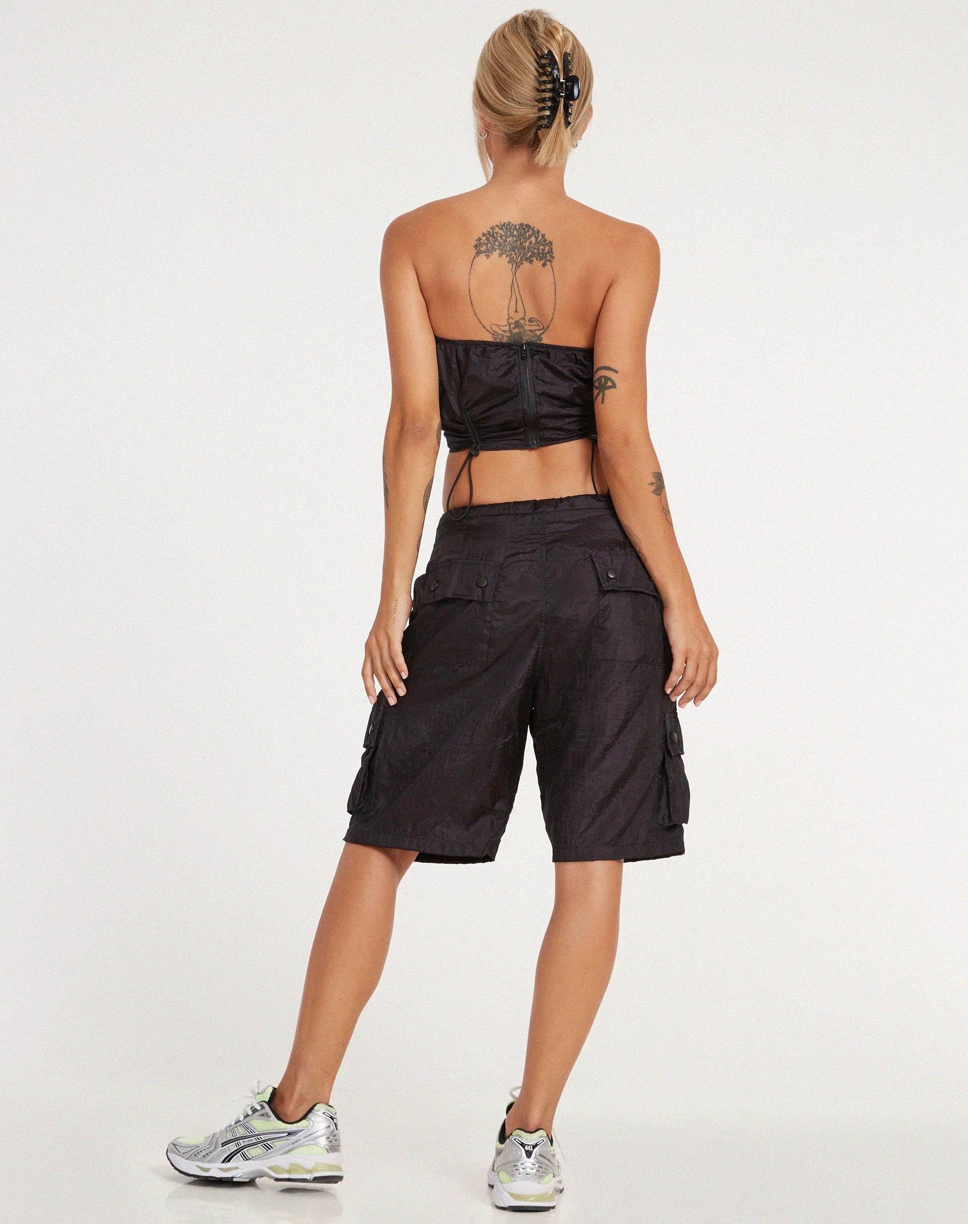 Tenchi Short in Parachute Schwarz - Image 5