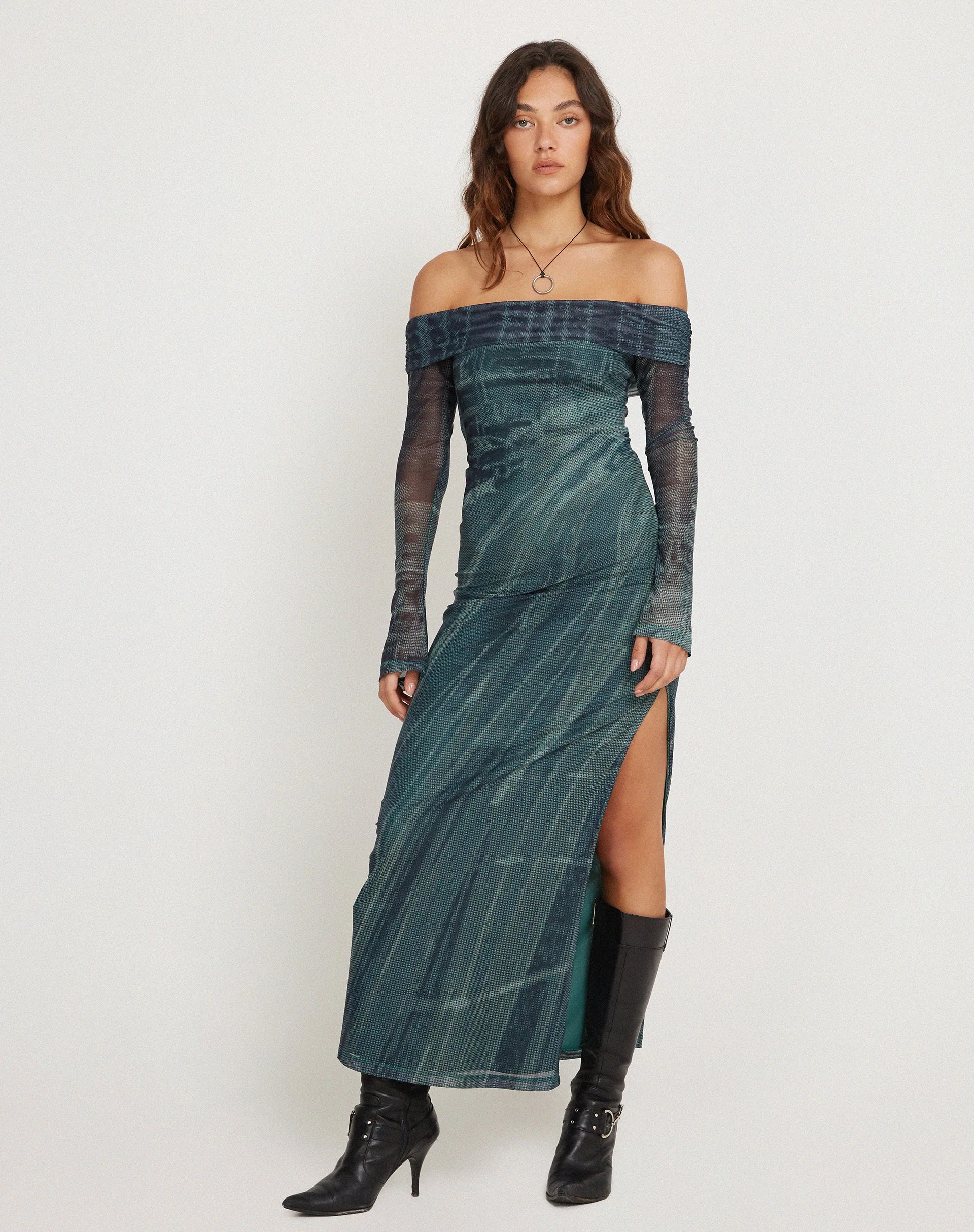 Terra Bardot Midikleid in Cityscape Grün - Image 4